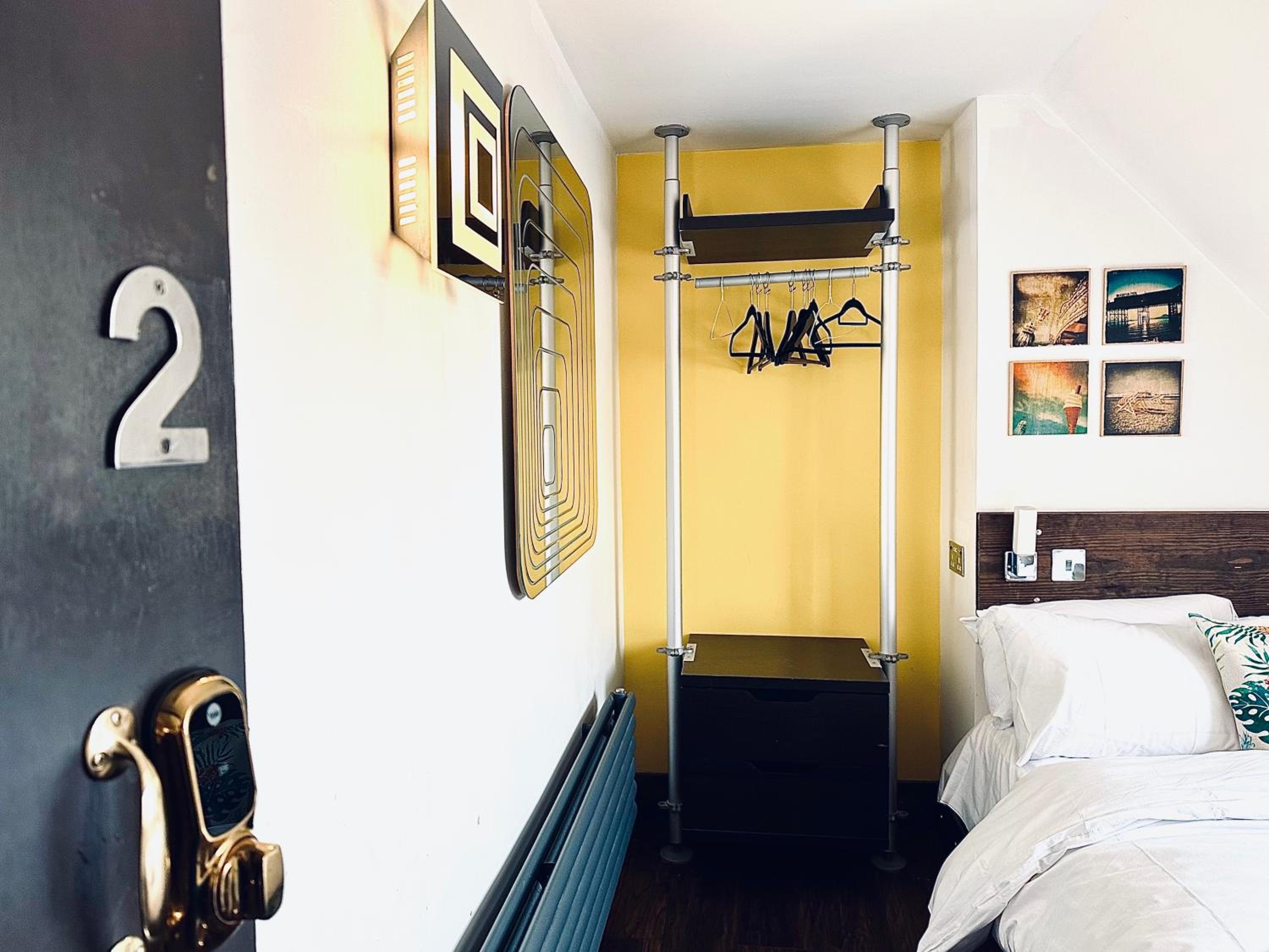 Double Room with Shared Bathroom photo 2