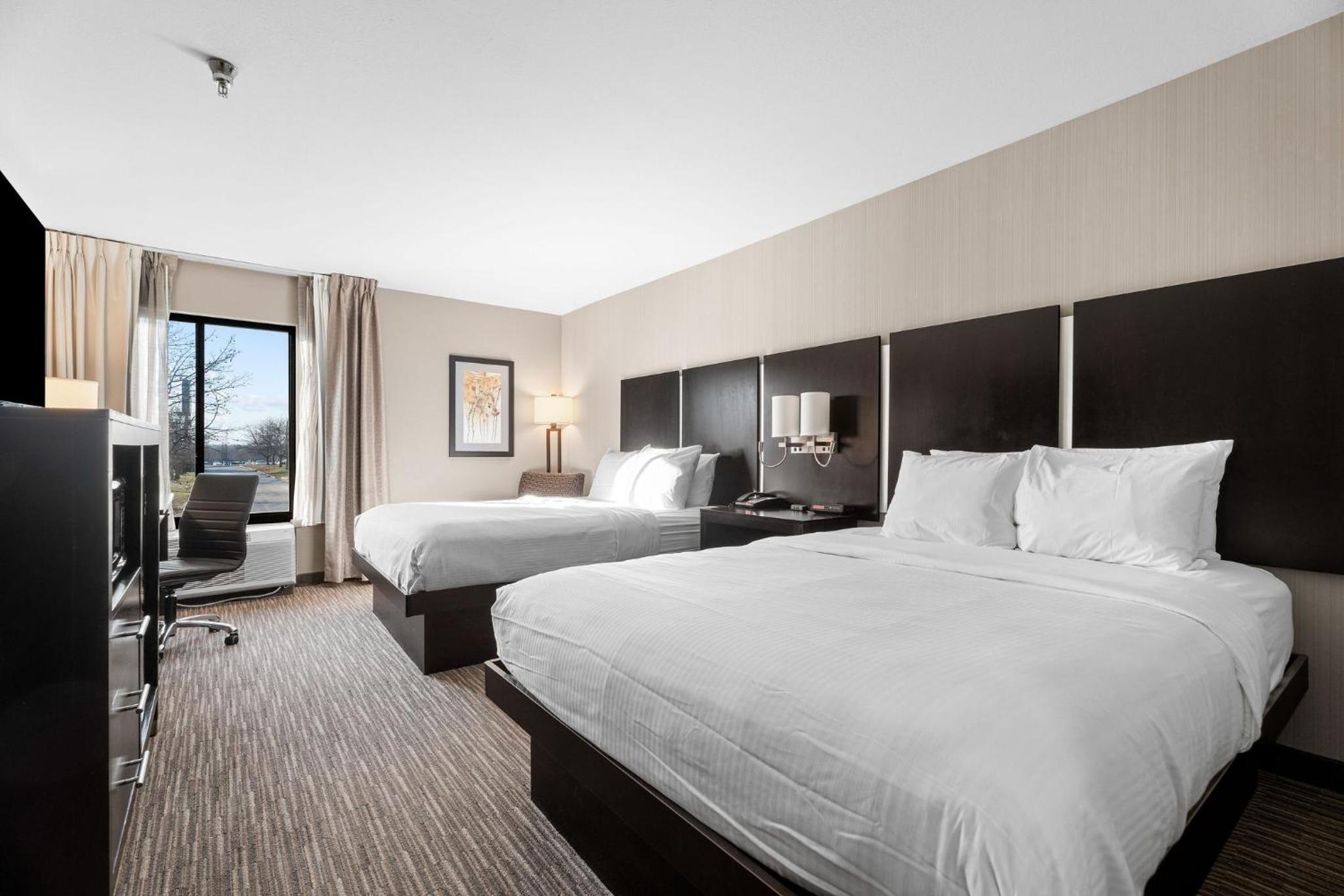 Queen Room with Two Queen Beds and Roll-In Shower - Disability Access