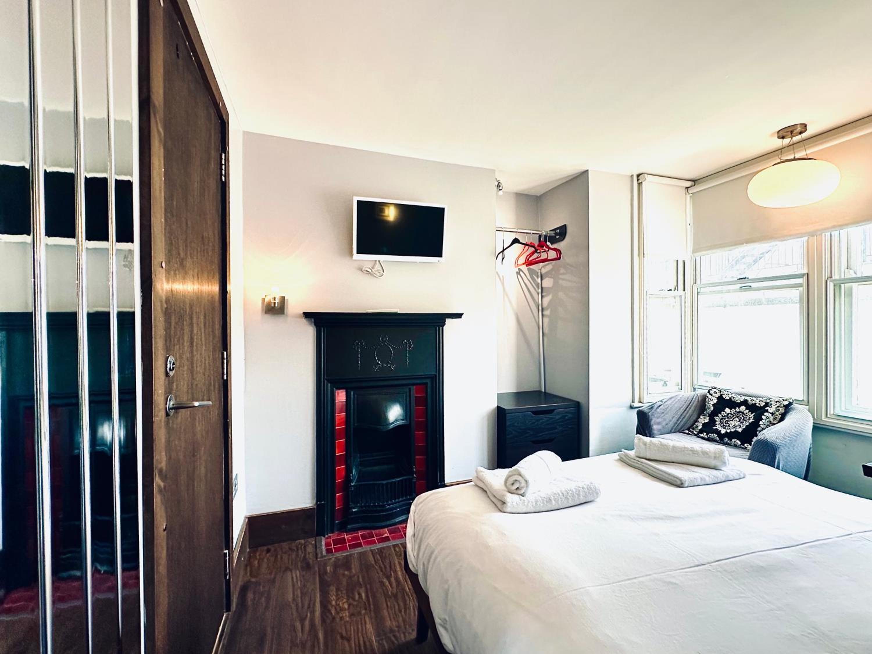 Double Room with Private Bathroom photo 3