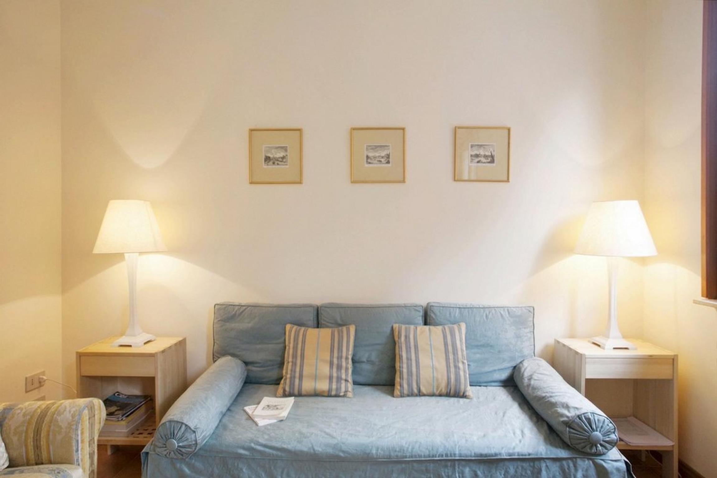 One-Bedroom Apartment photo 2