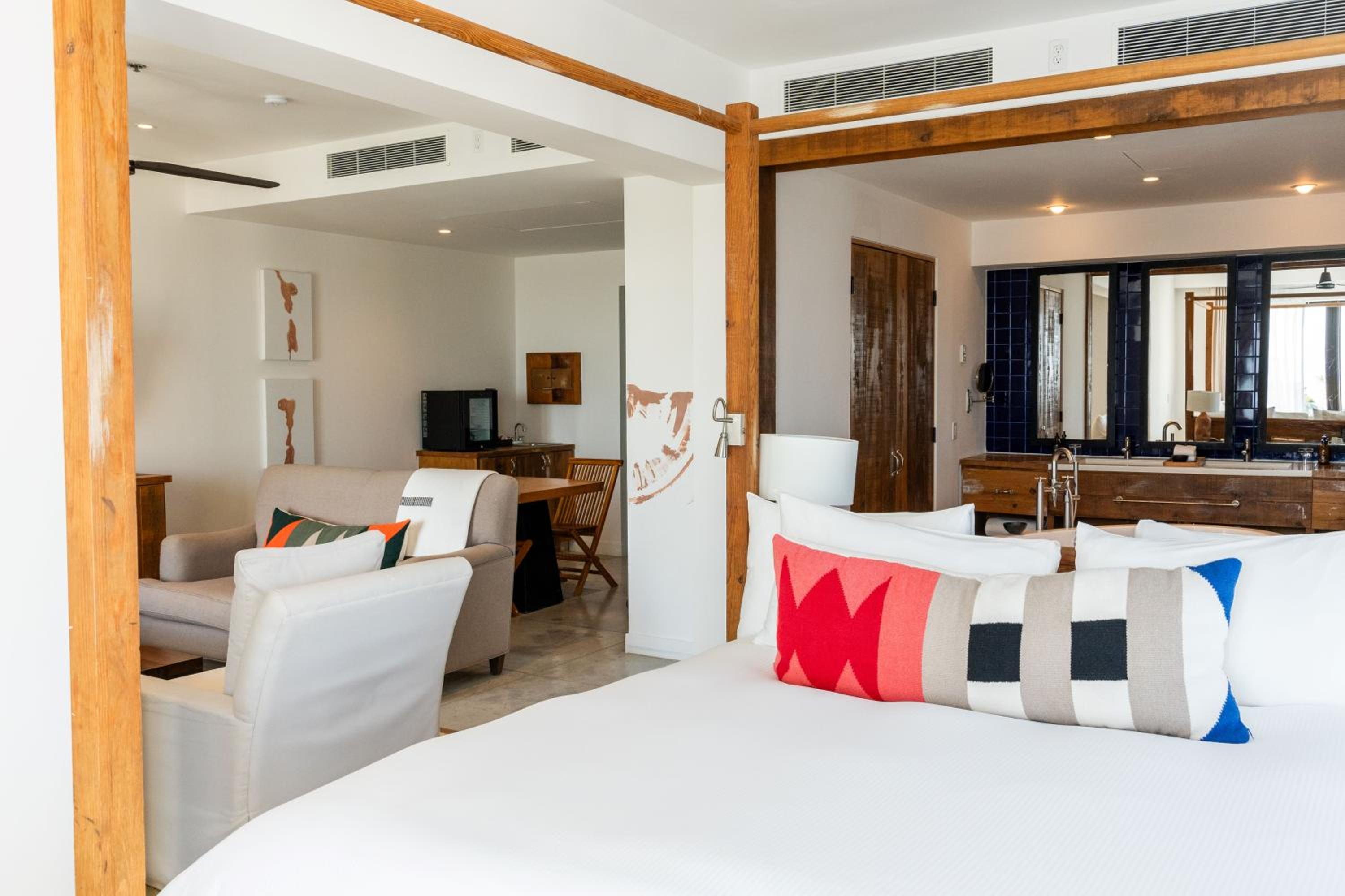 King Suite with Ocean View photo 3