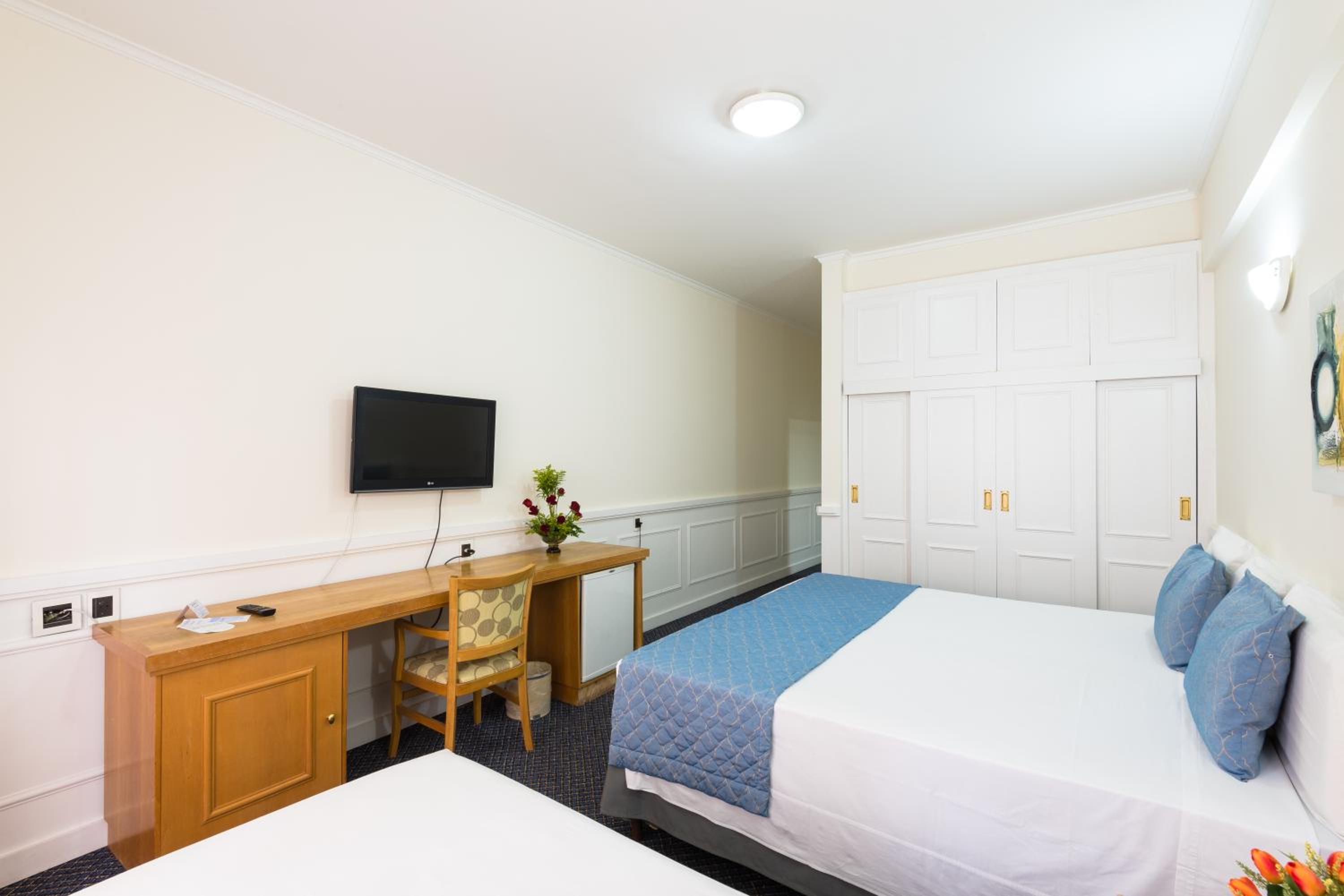 Internal Triple Room