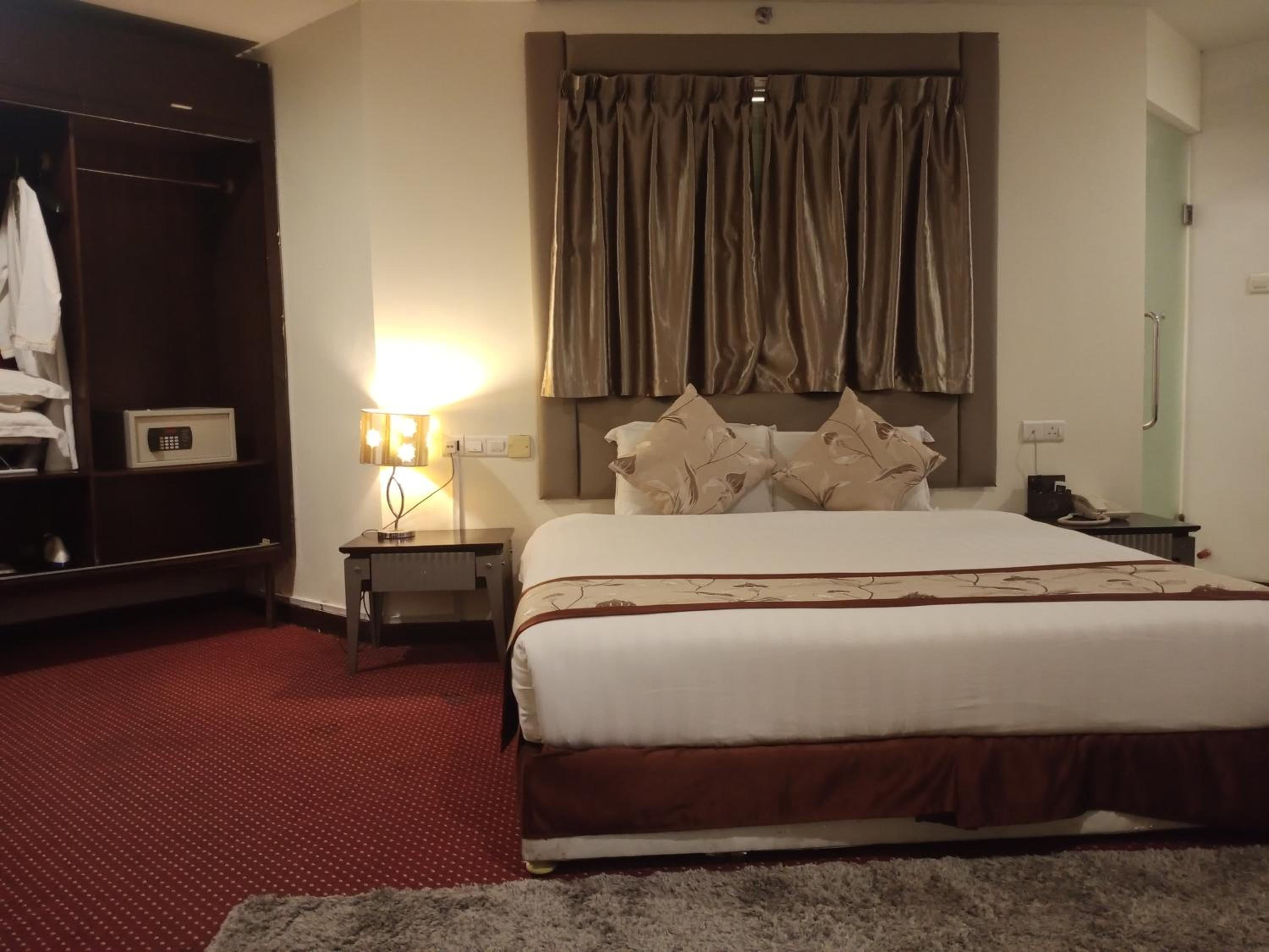 Suite Super King (With Window) photo 2