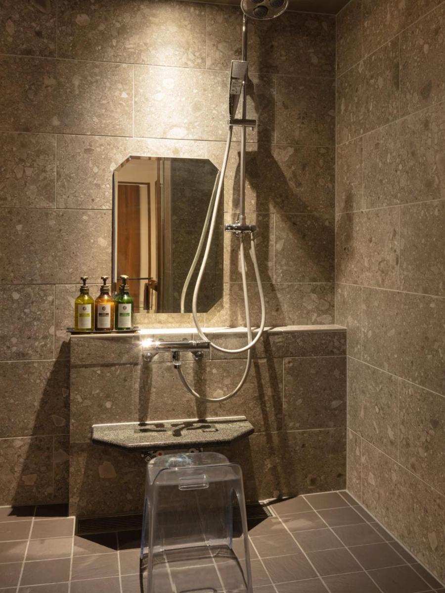 Twin Room with Private Bathroom photo 3