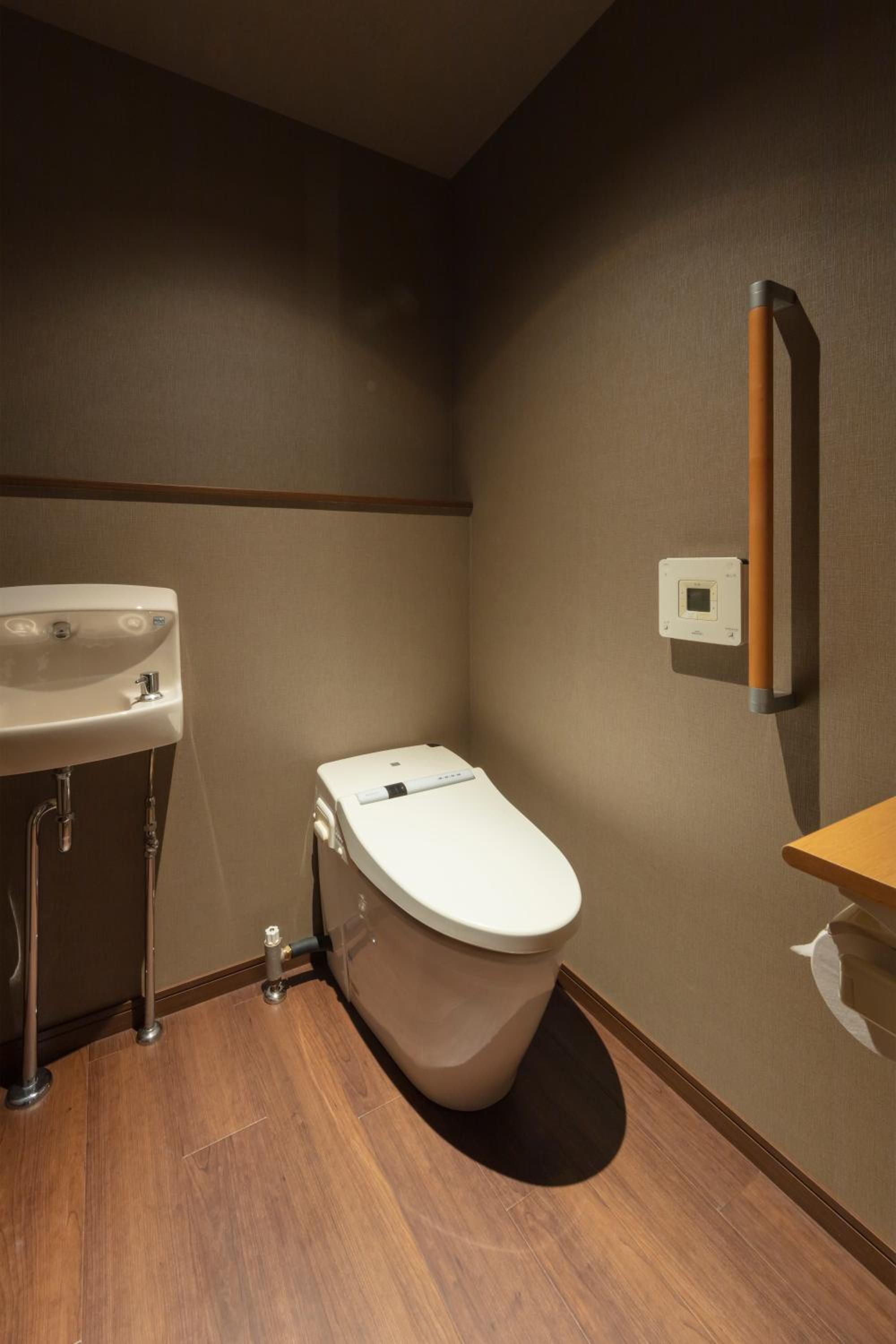 Twin Room with Private Bathroom photo 2