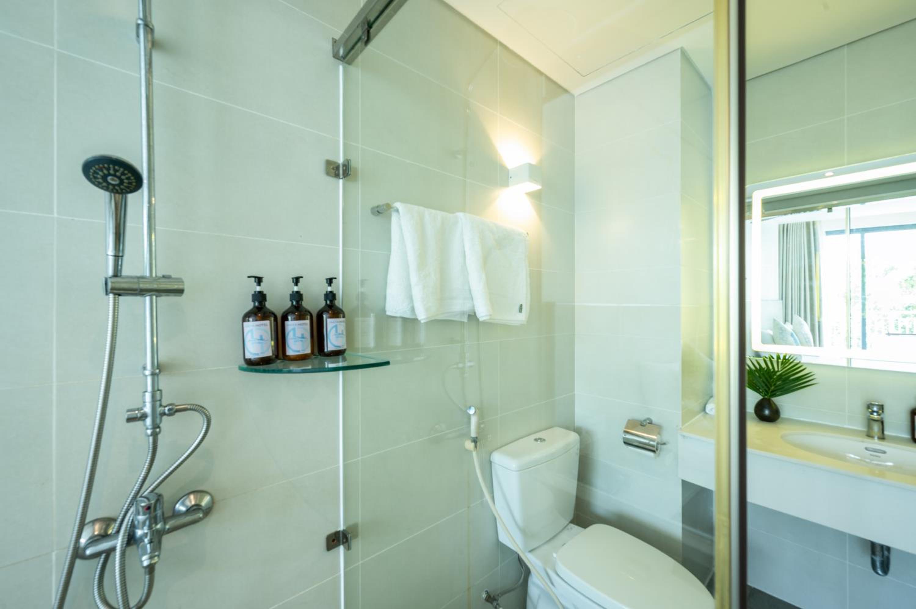 Standard Queen Room with Garden View - Photo 3