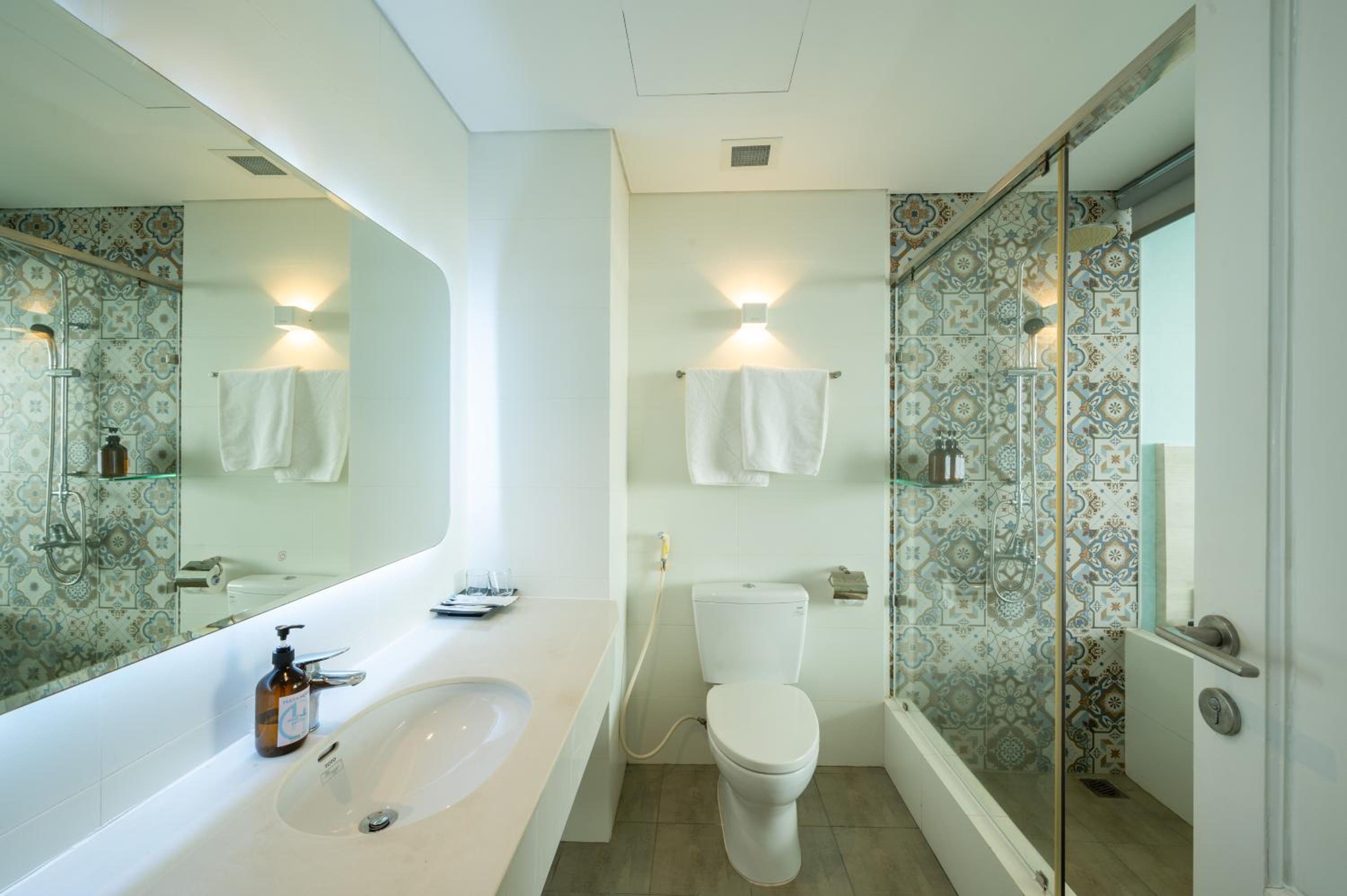 Superior King Room with Pool View - Photo 3