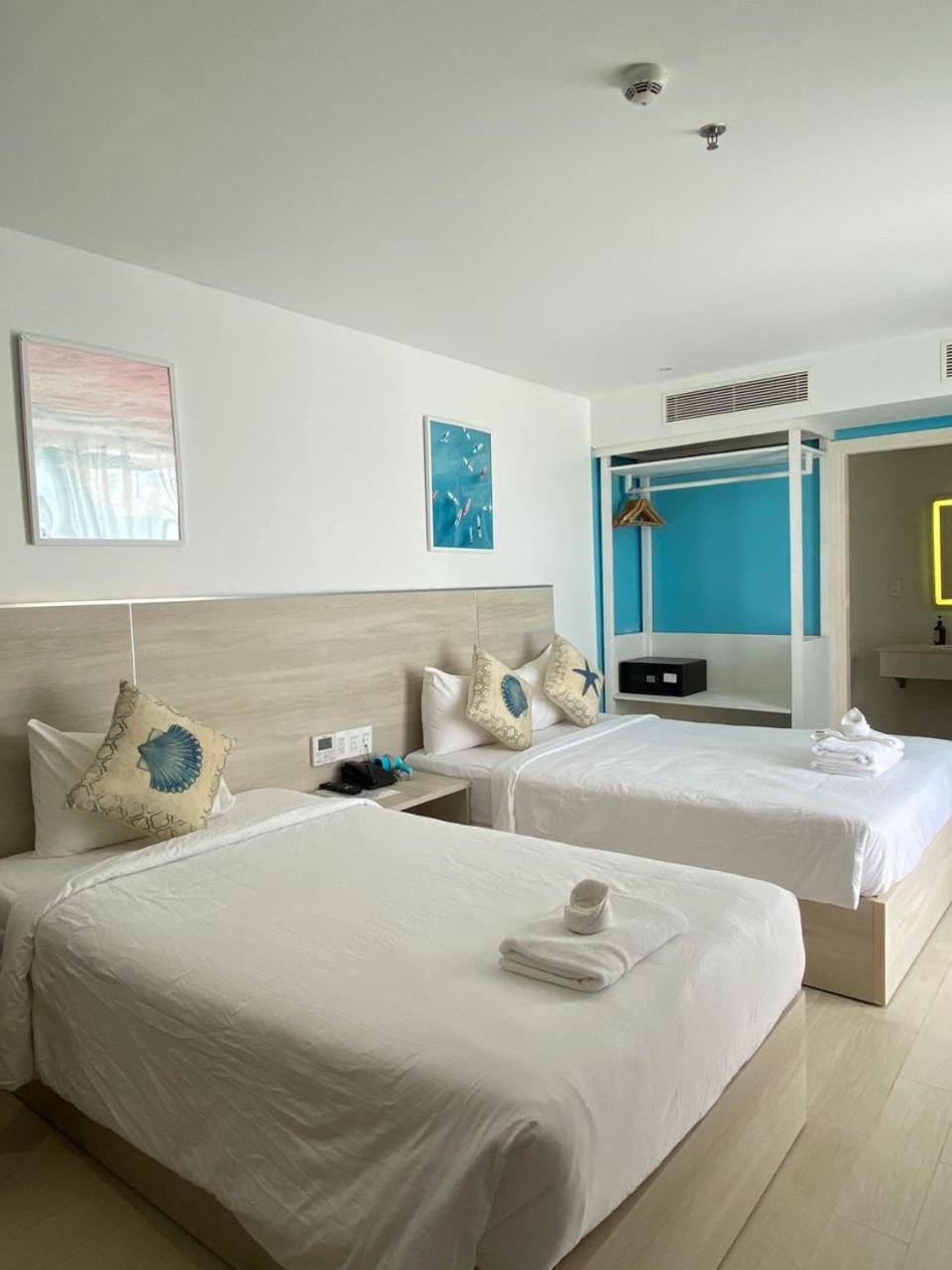 Triple Room with One Queen Bed, One Single Bed and City View - Photo 5