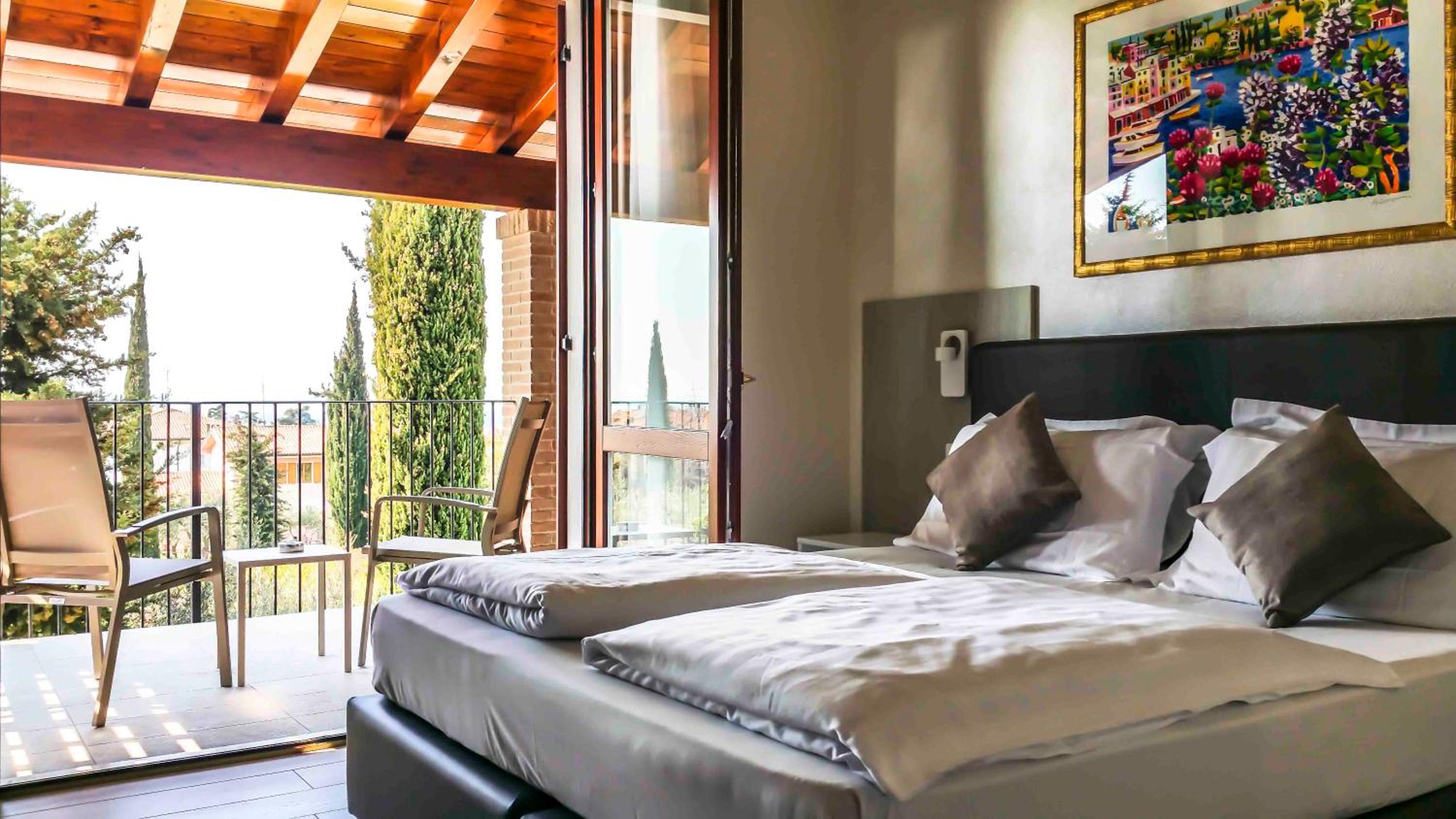 Superior Double or Twin Room with Terrace on the ground floor or balcony at the first floor photo 3
