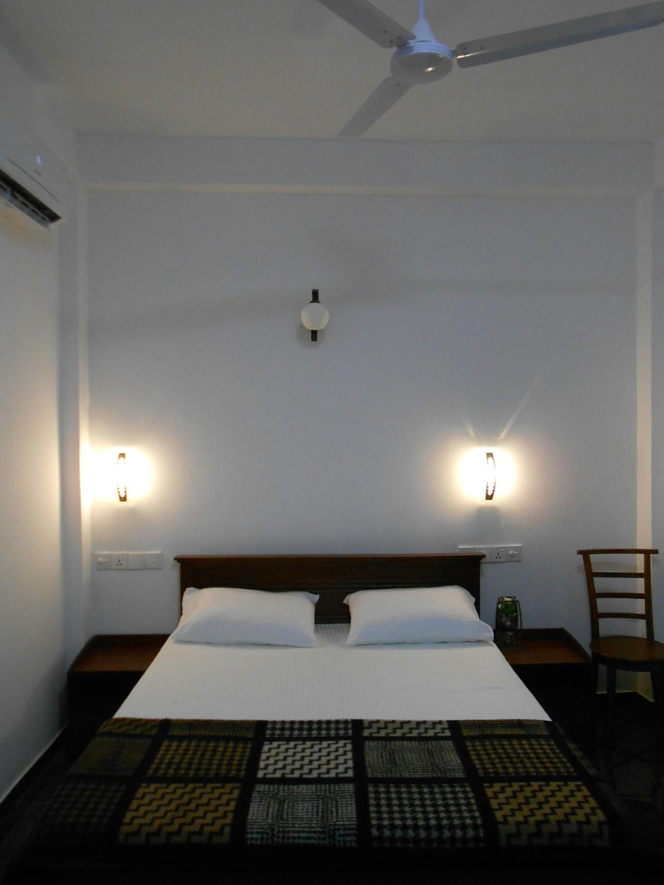 Queen Room photo 1