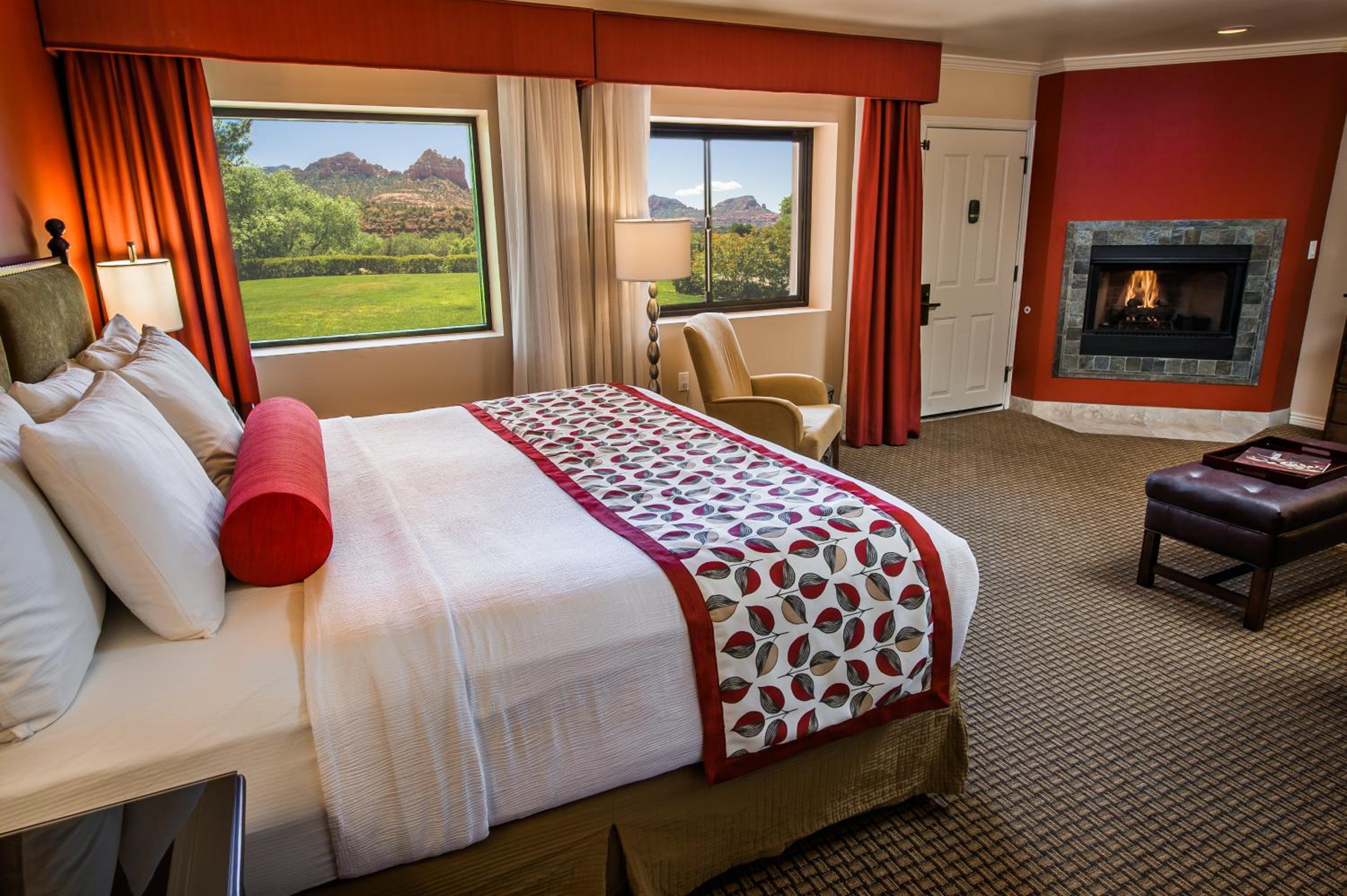 King Room with Fireplace - Non-smoking