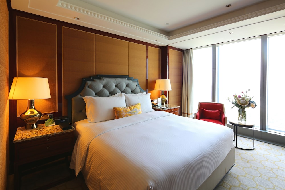 Deluxe Room, 1 King Bed photo 1