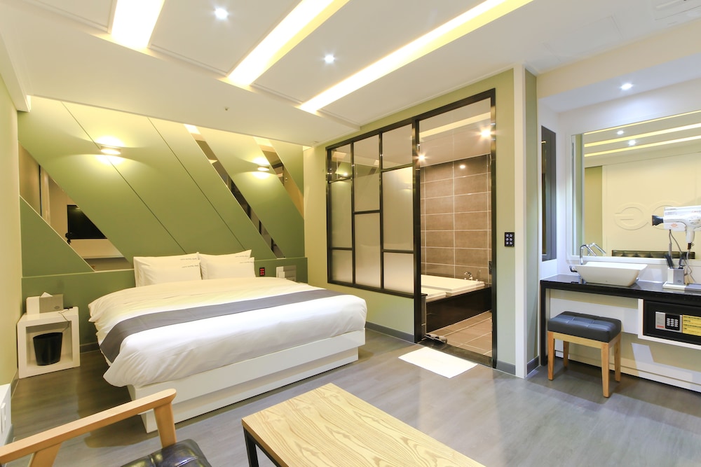 Deluxe Room - Photo 18