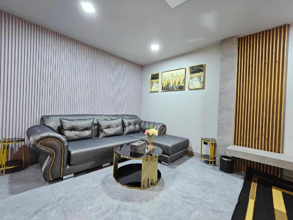 Suite - Photo 3