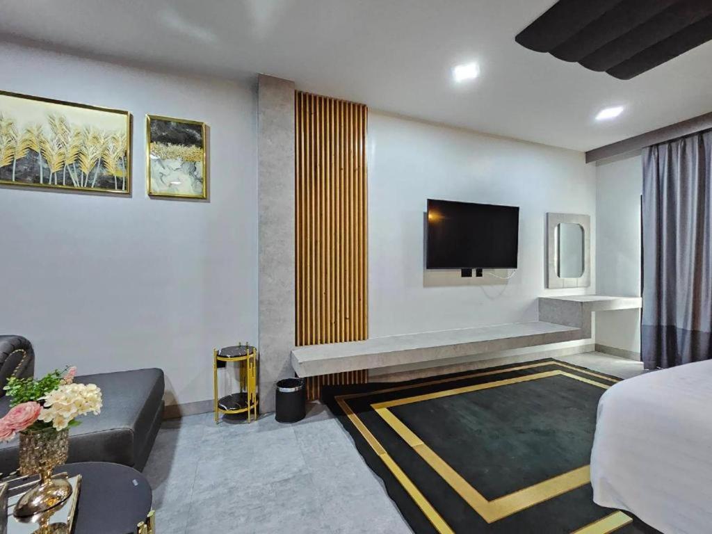 Suite - Photo 4