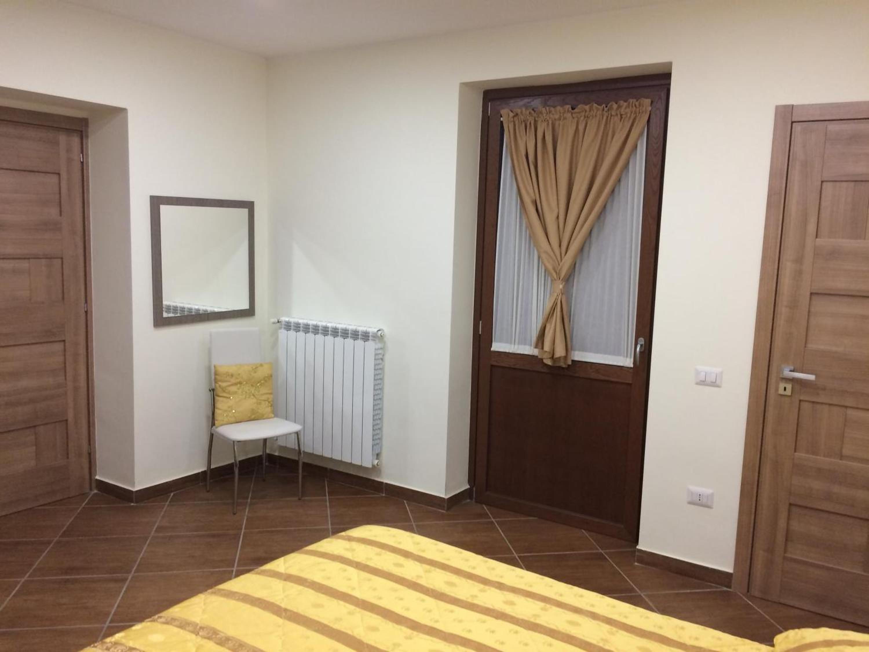 Double Room - Photo 9
