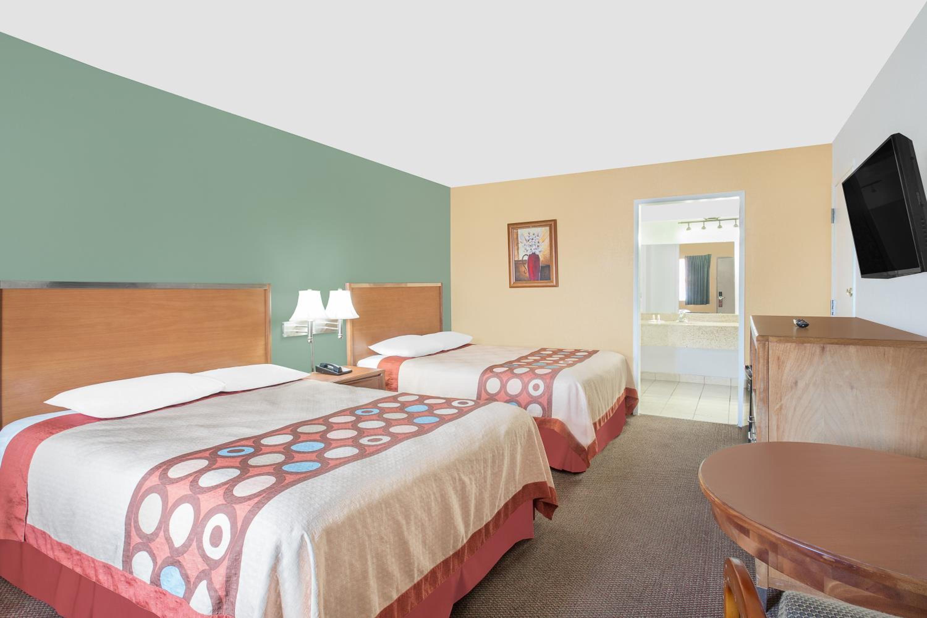 2 Queen Beds, Efficiency Room, Non-Smoking - Photo 3
