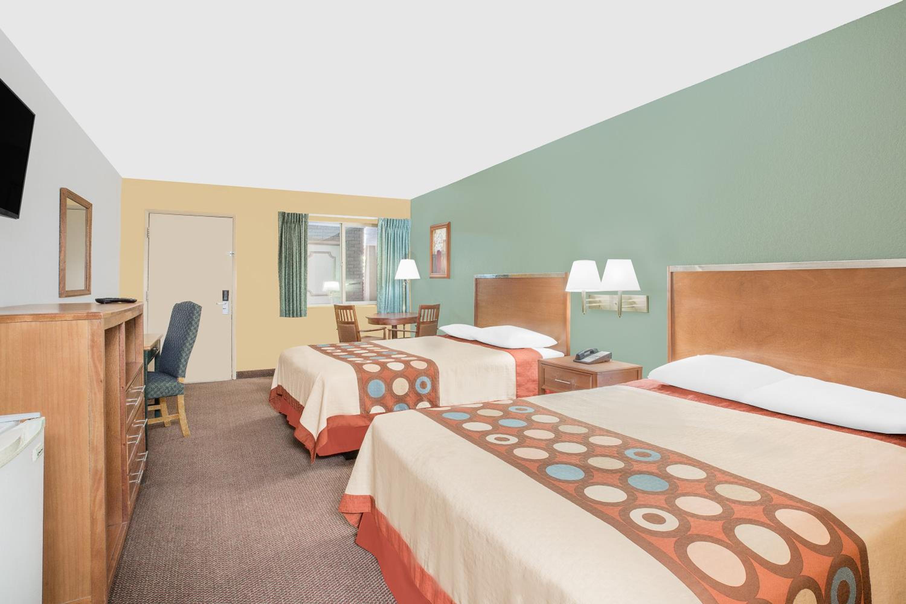 2 Queen Beds, Efficiency Room, Non-Smoking - Photo 5