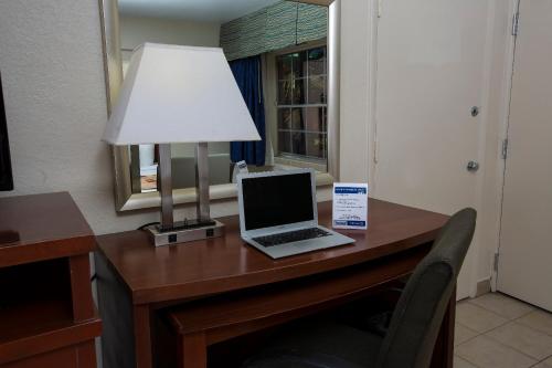 Standard King Room photo 3