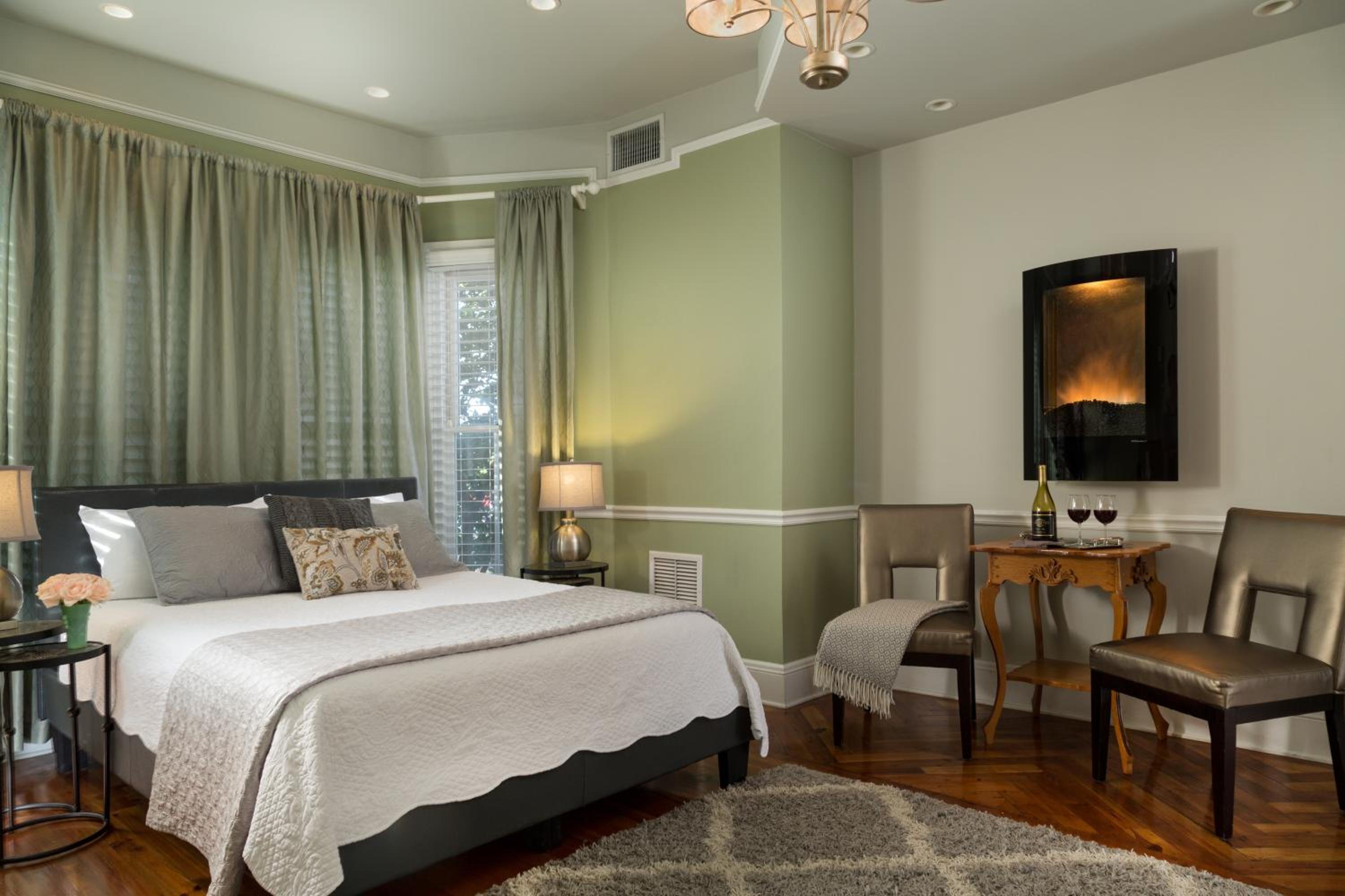 Queen Room with Spa Bath
