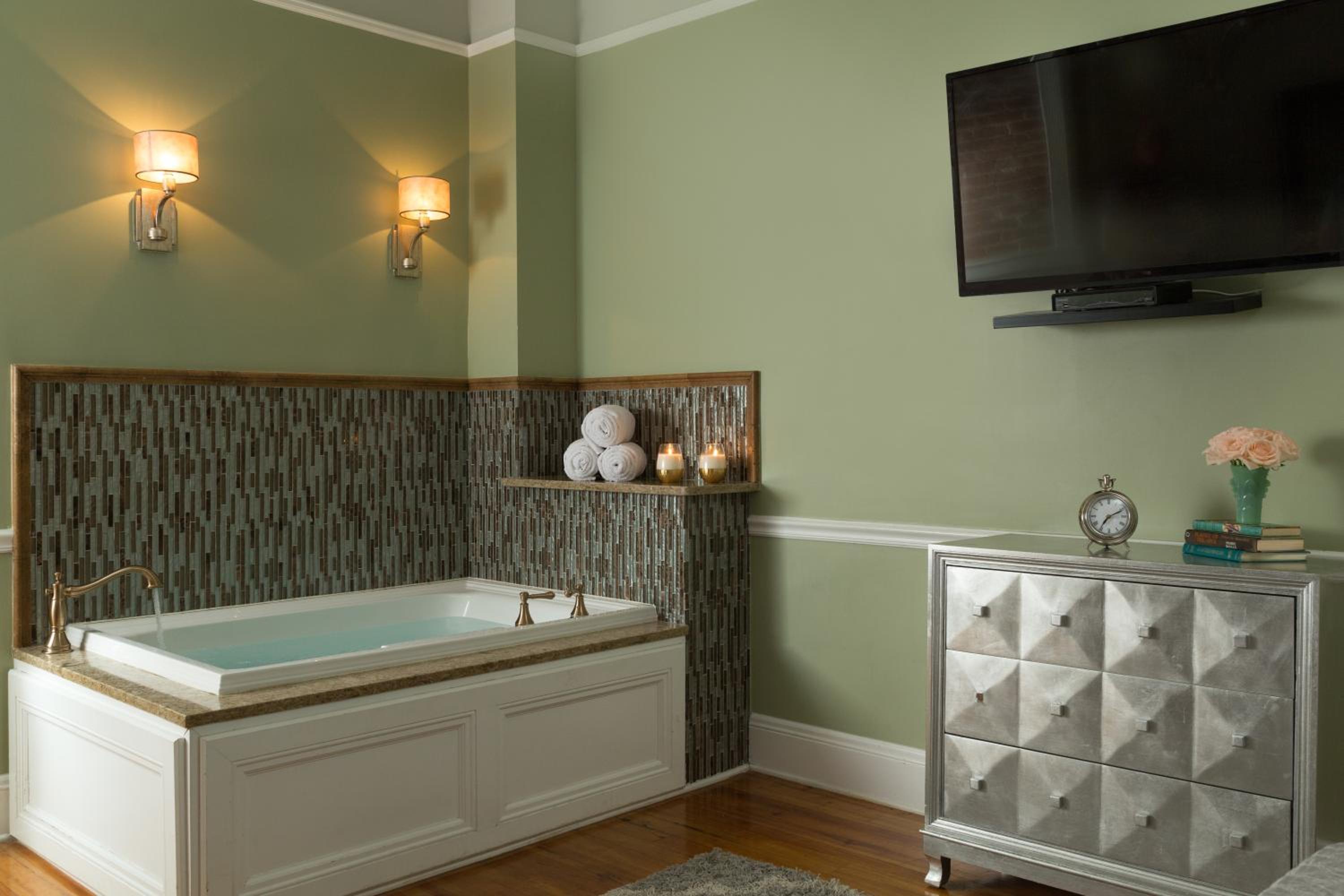 Queen Room with Spa Bath photo 2