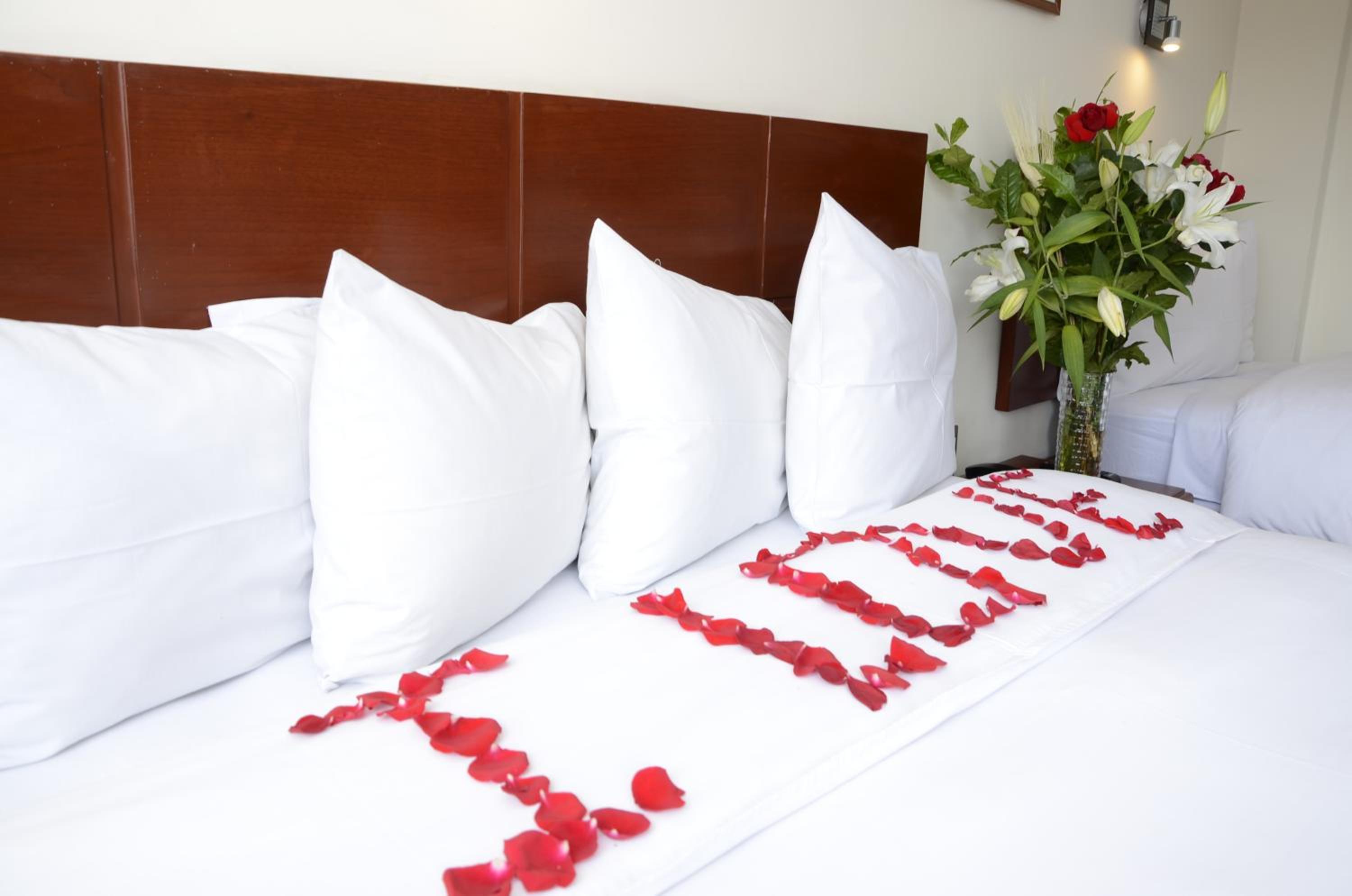 Standard Double Room - Photo 13