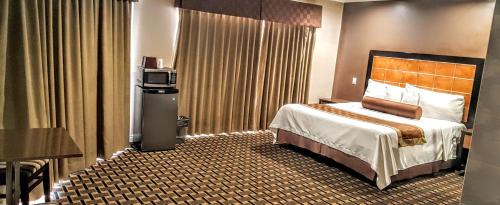 King Suite with Hot Tub photo 1