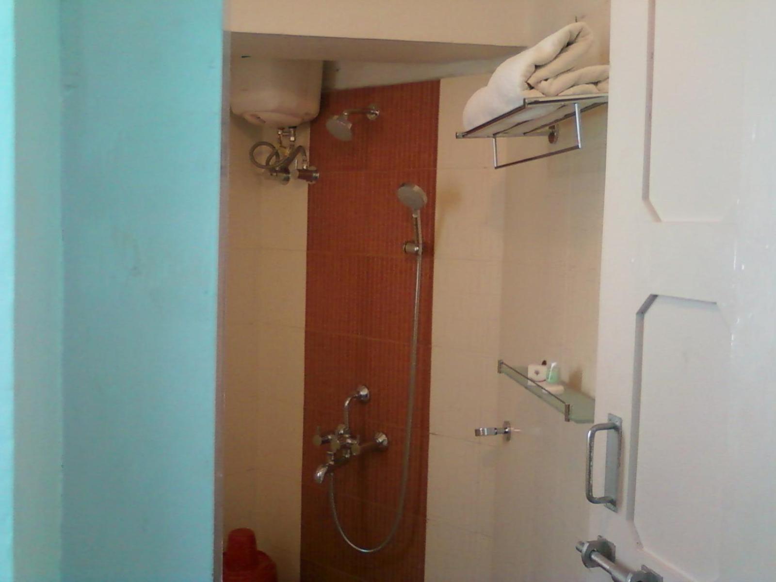 Double or Twin Room with Beach View - Photo 3