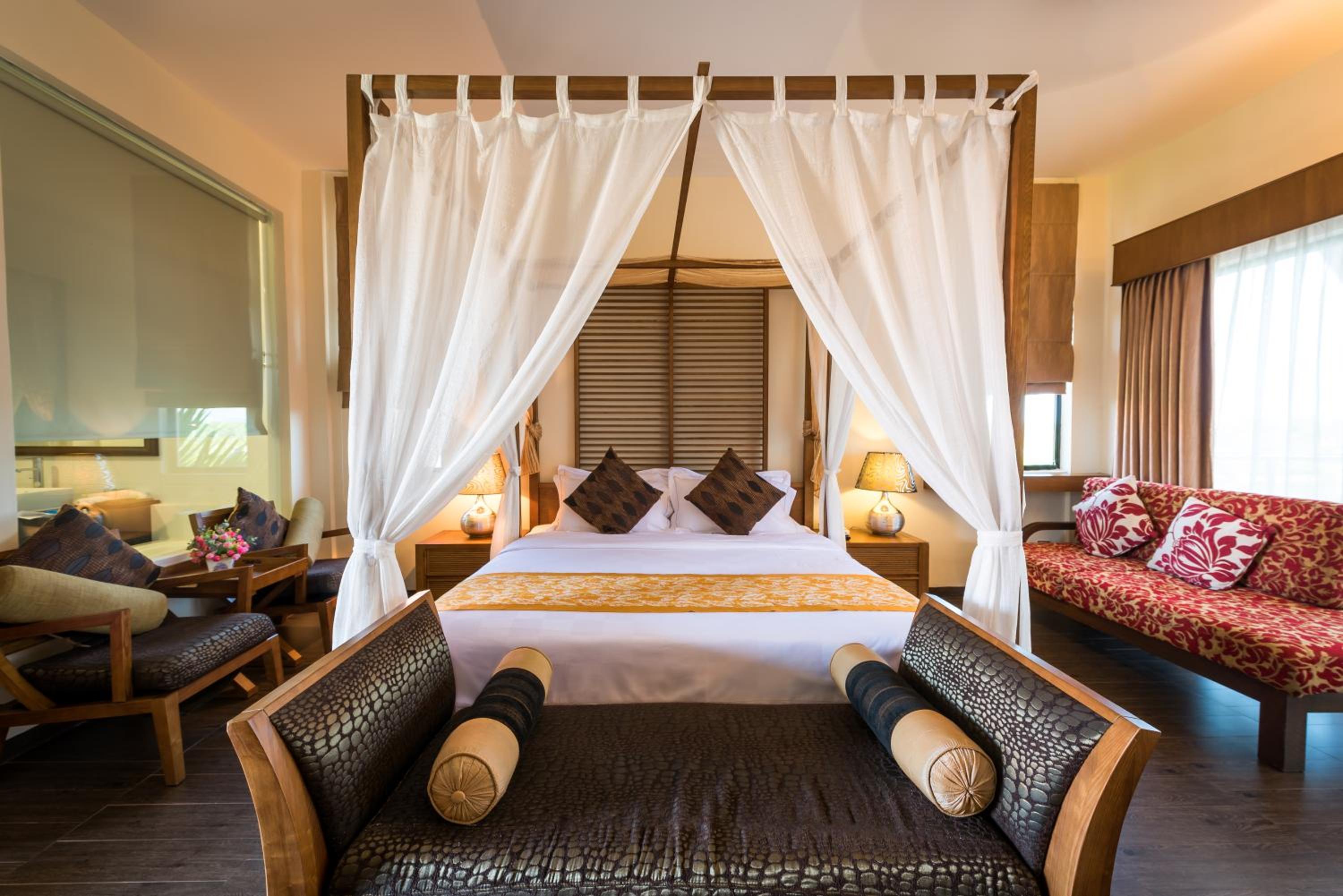 Suite Room with Lake View - Photo 2