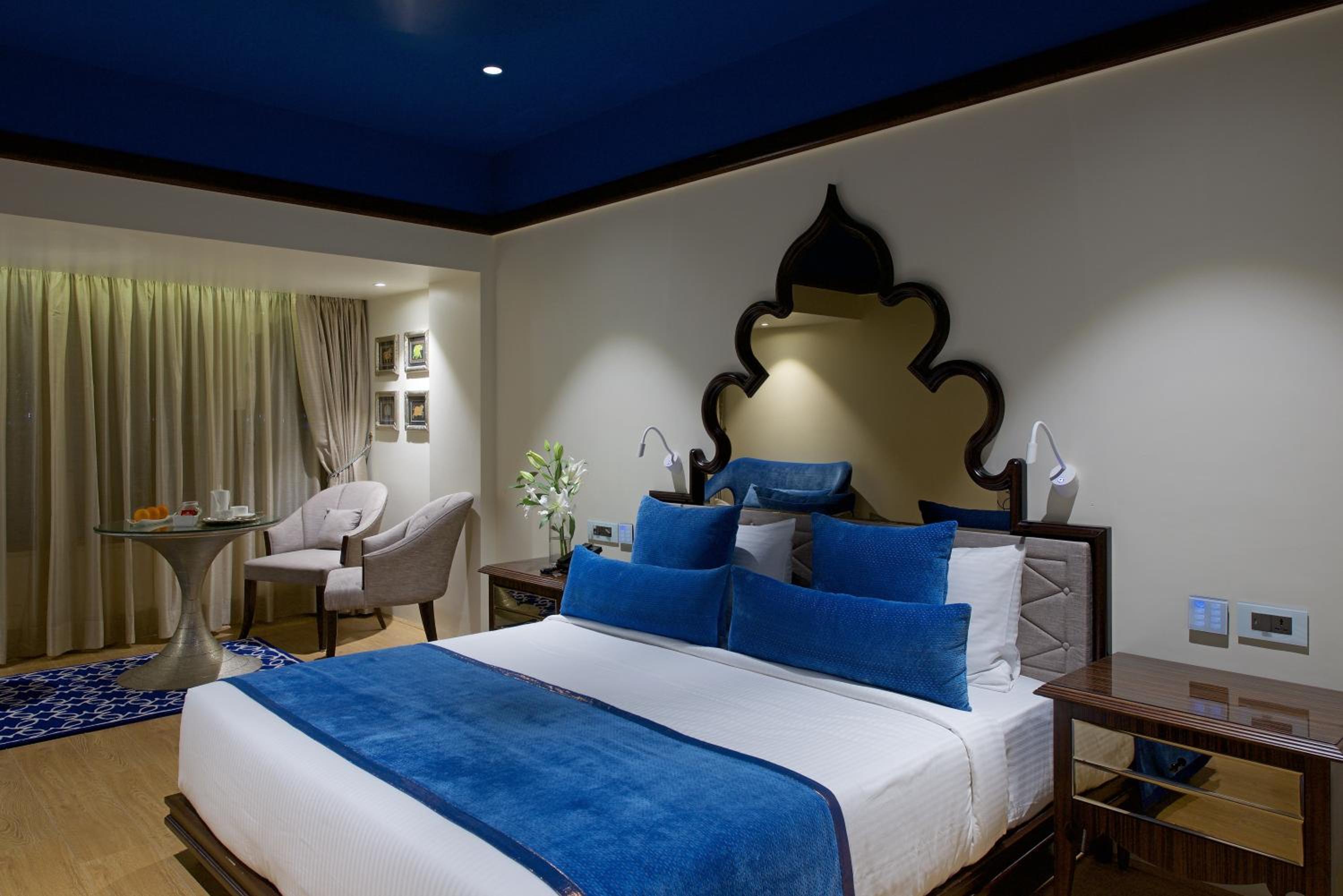 Deluxe Double Room with City View - Photo 4