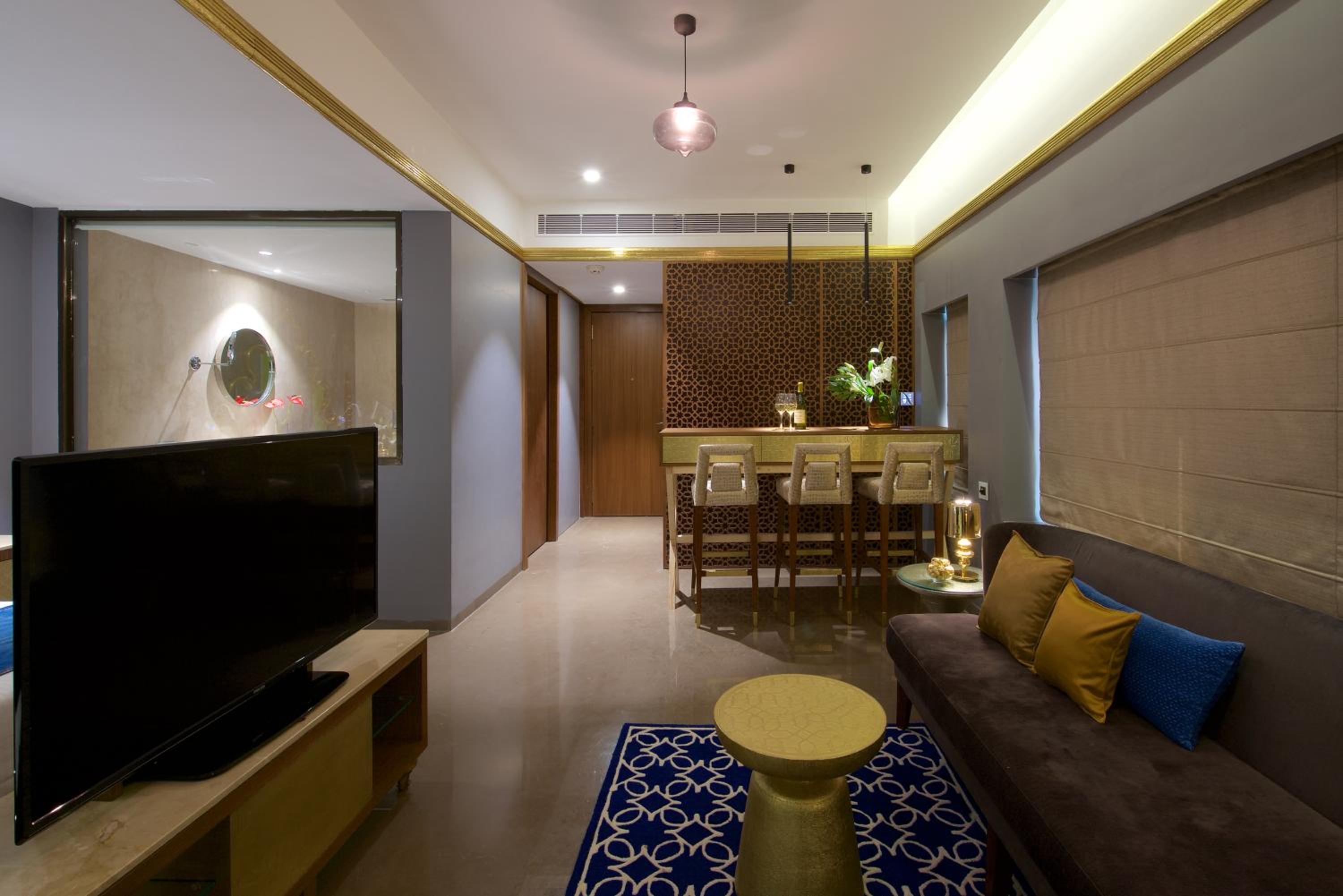 Suite - Photo 8