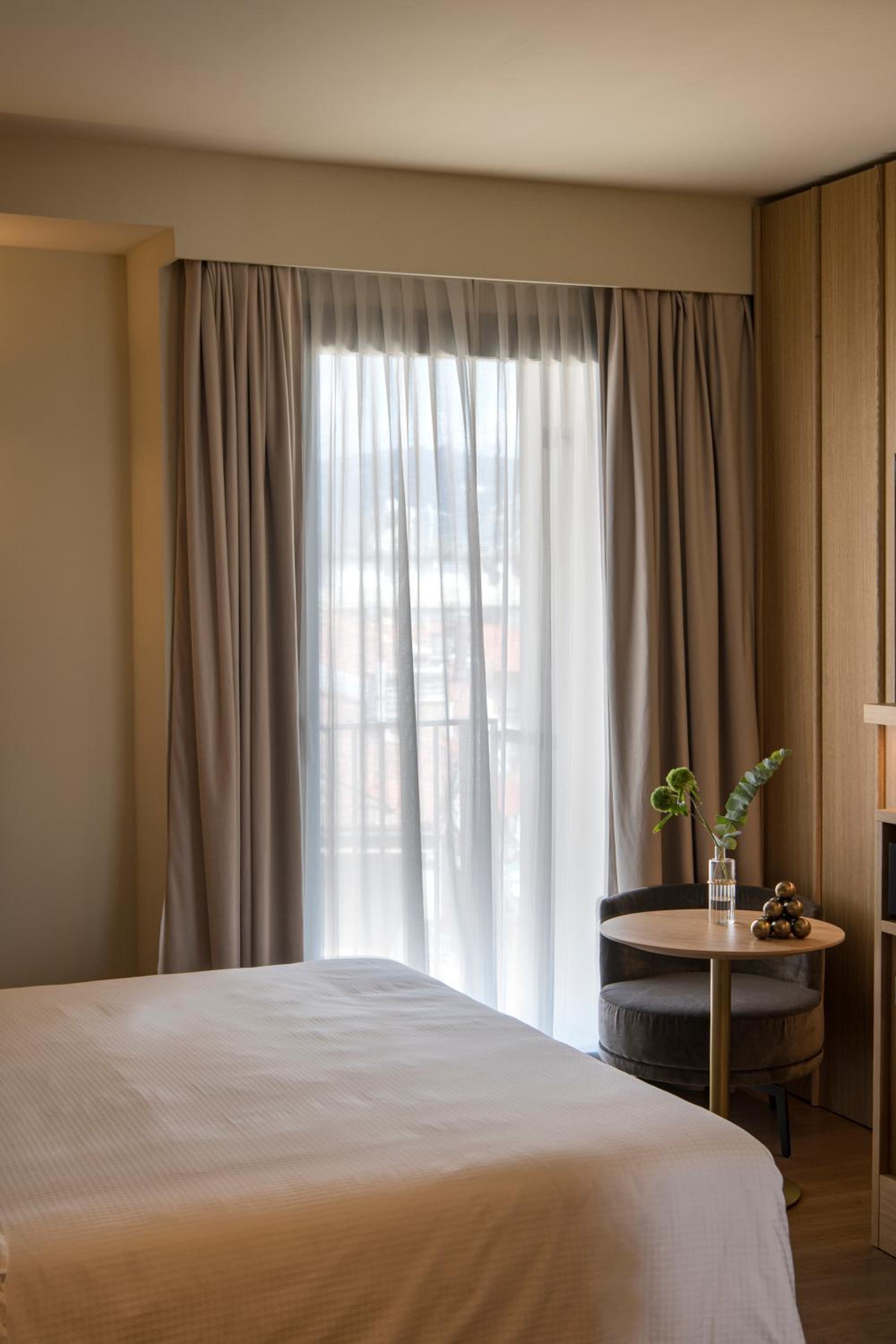 Double or Twin Room thumbnail 5