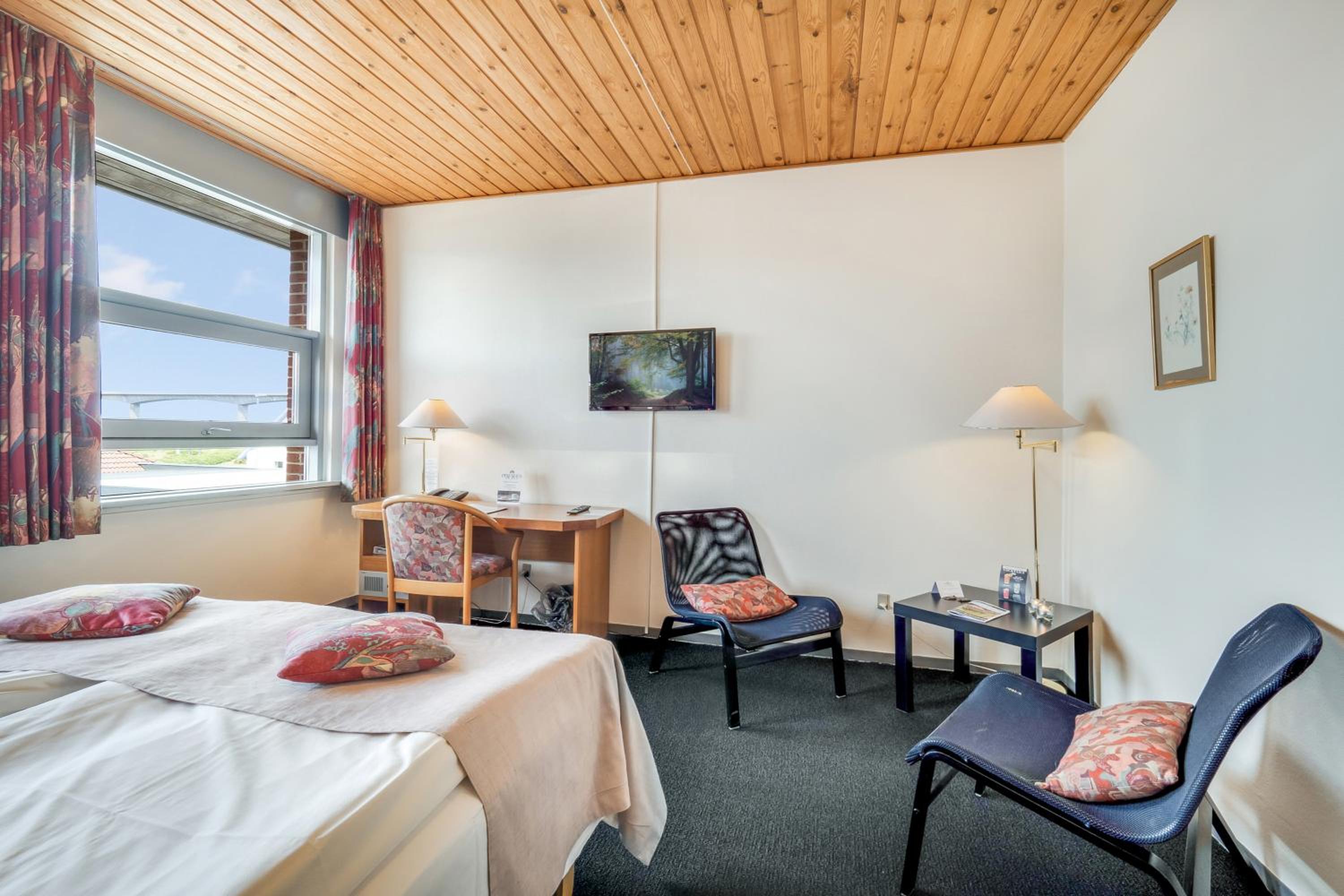 Single Room without Fjord View photo 3