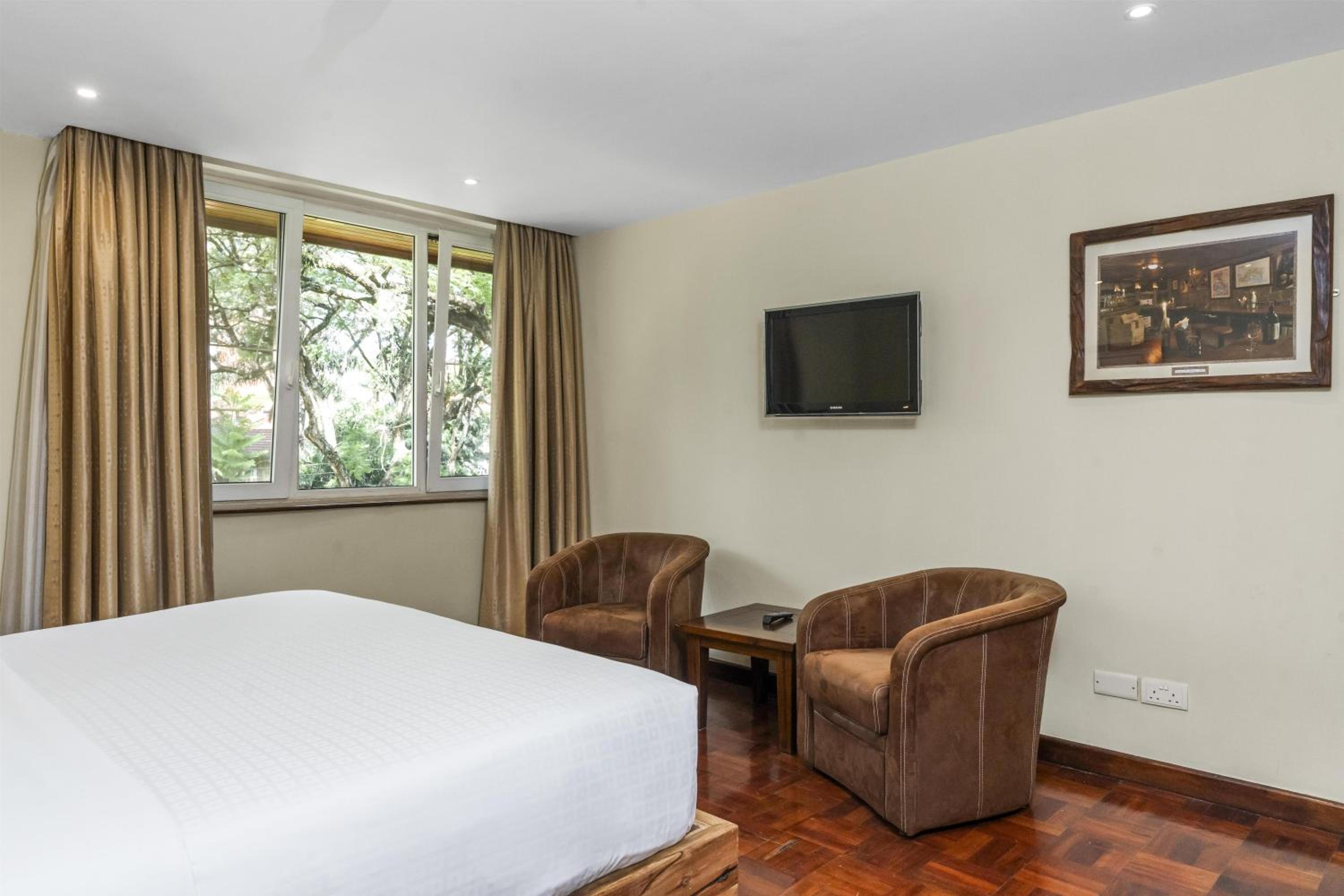 One-Bedroom King Suite with Kitchenette and View - Non-Smoking
