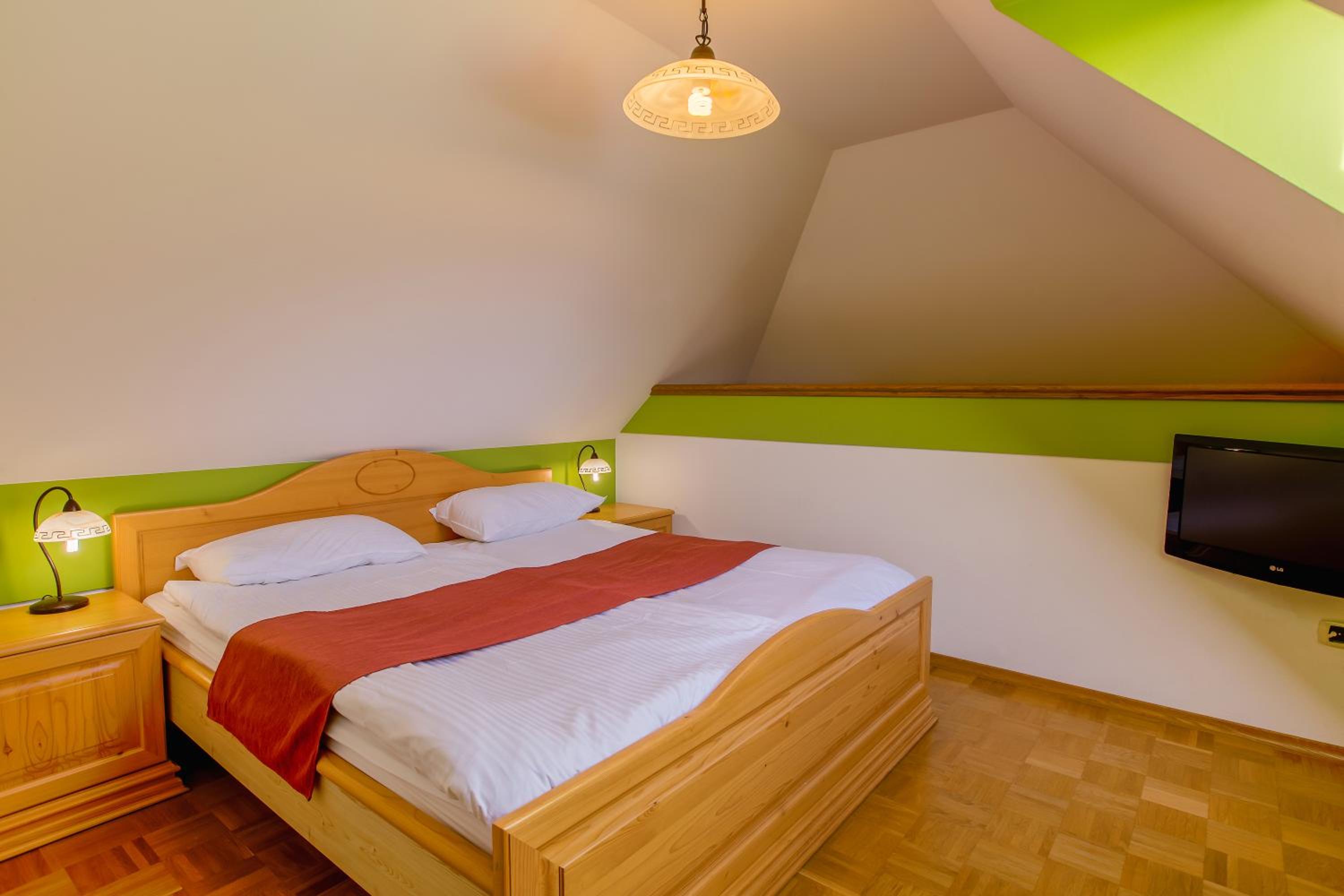 Double Room - Attic - Photo 3