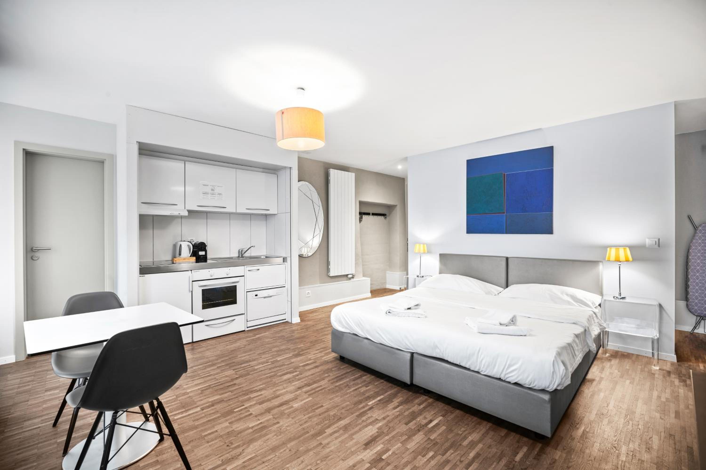 Two-Bedroom Studio Apartment photo 3