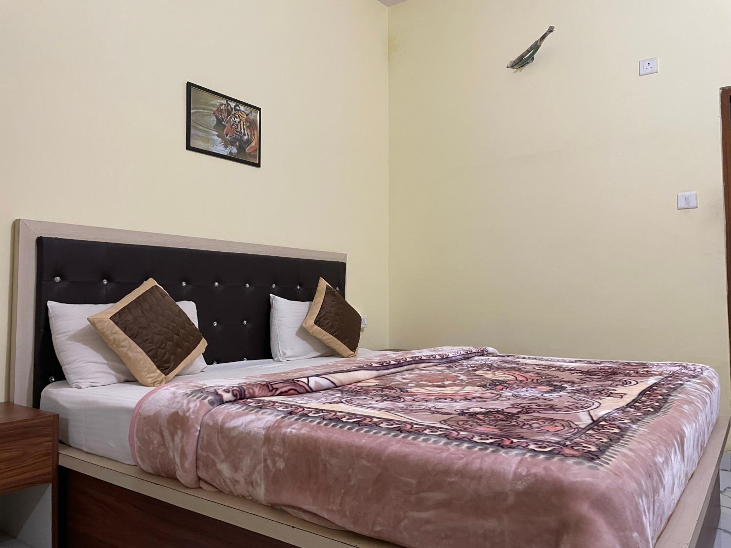 Budget Double Room photo 2