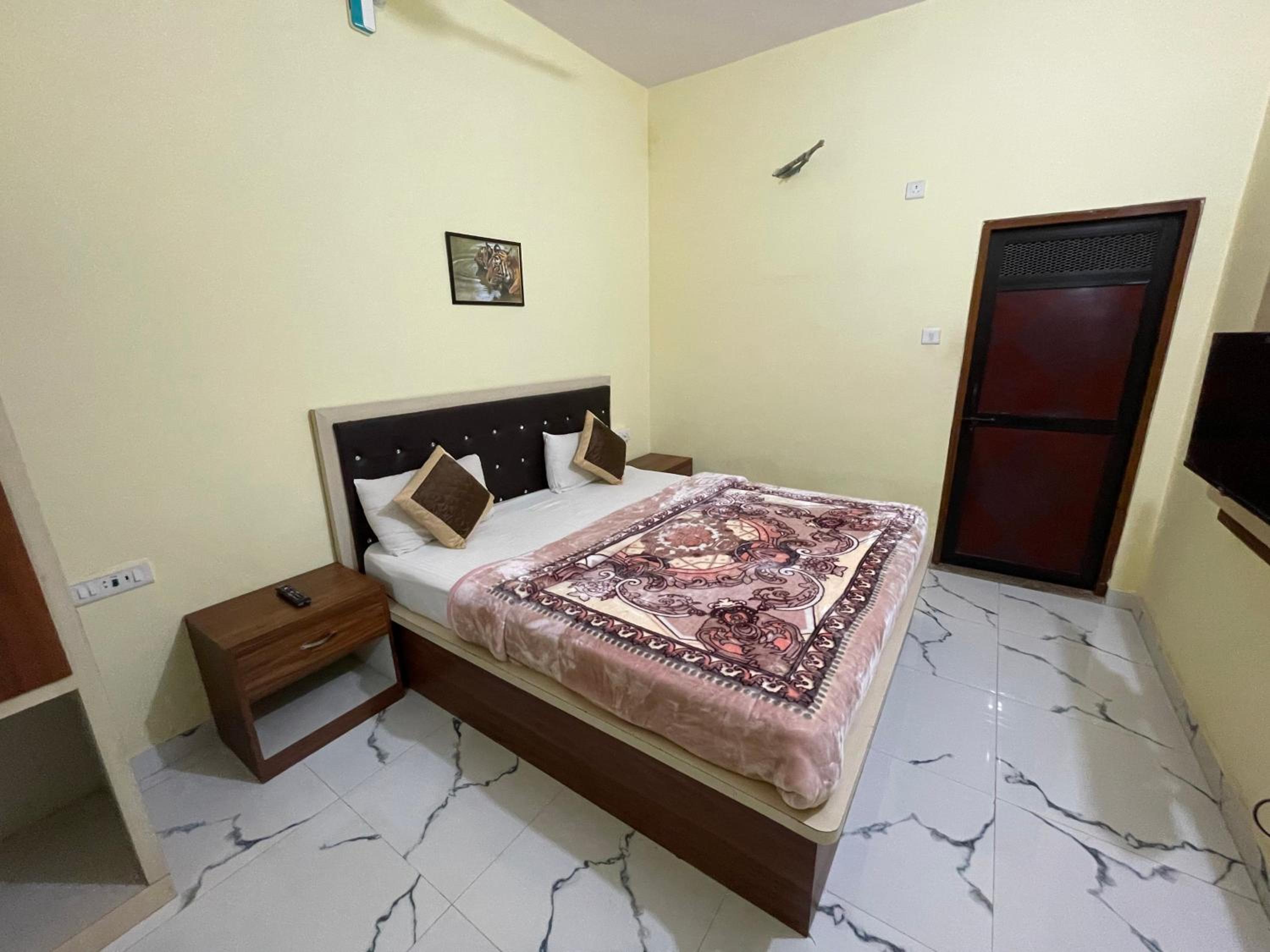 Budget Double Room photo 3
