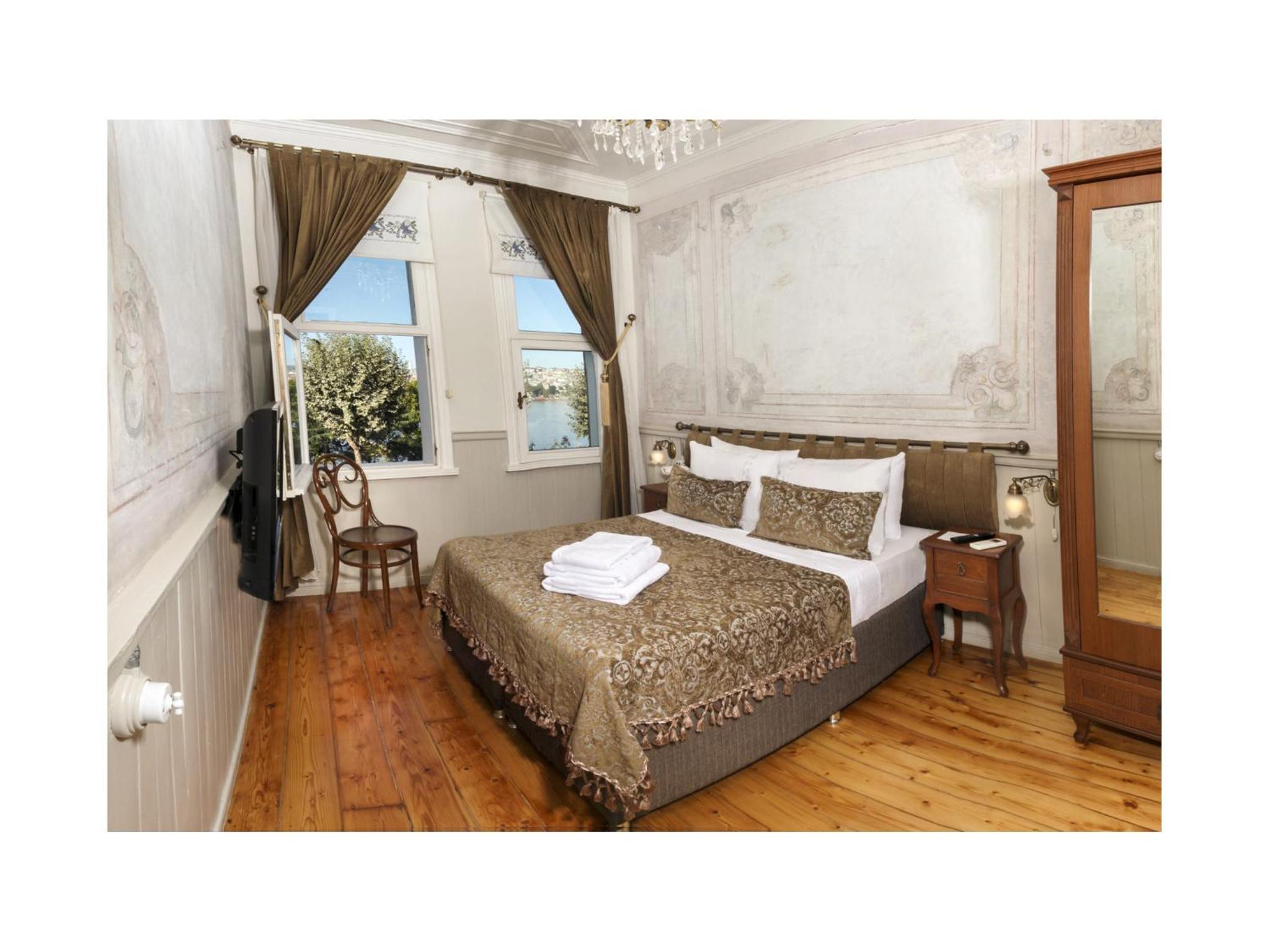 Suite with Balcony photo 1