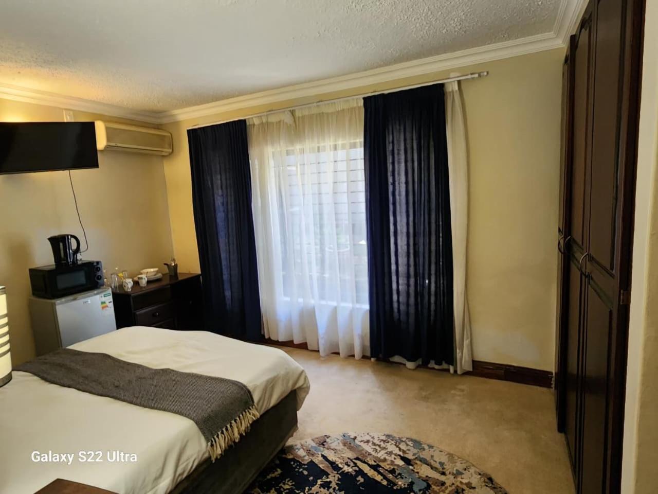 Deluxe King Room photo 3