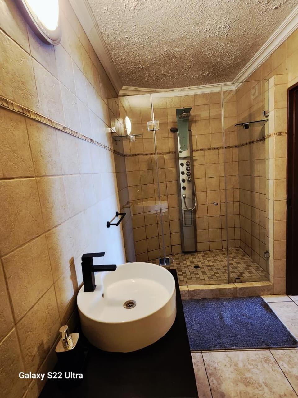 Deluxe King Room photo 2