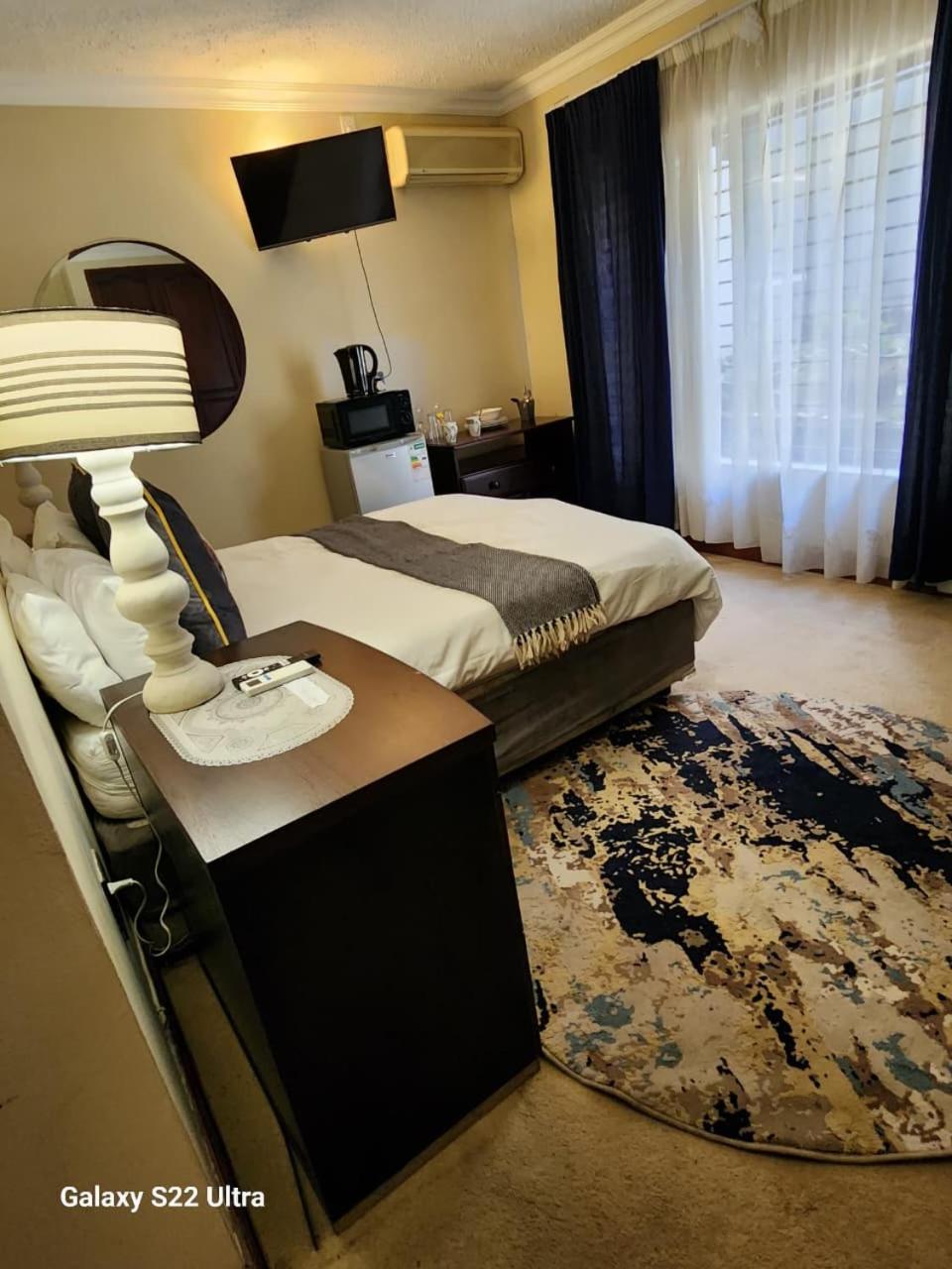 Deluxe King Room photo 1