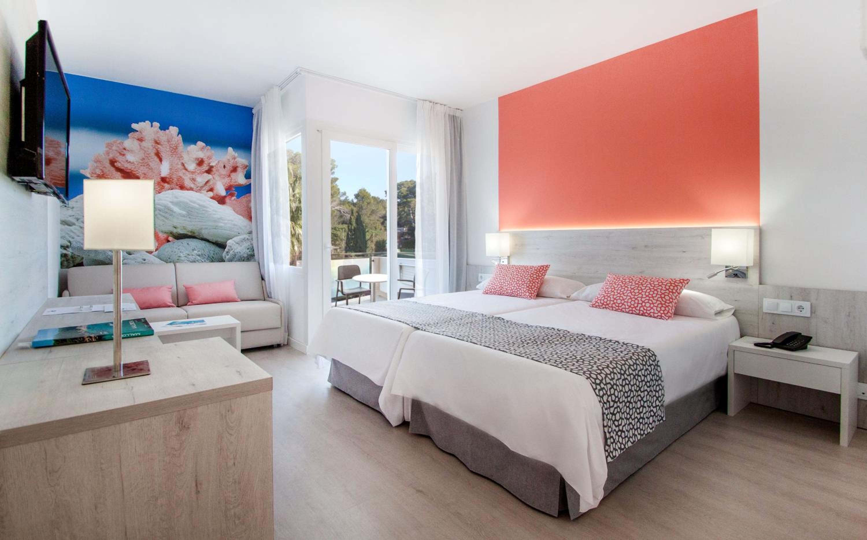 Habitación Familiar con Balcón (2 Adultos + 2 Niños)