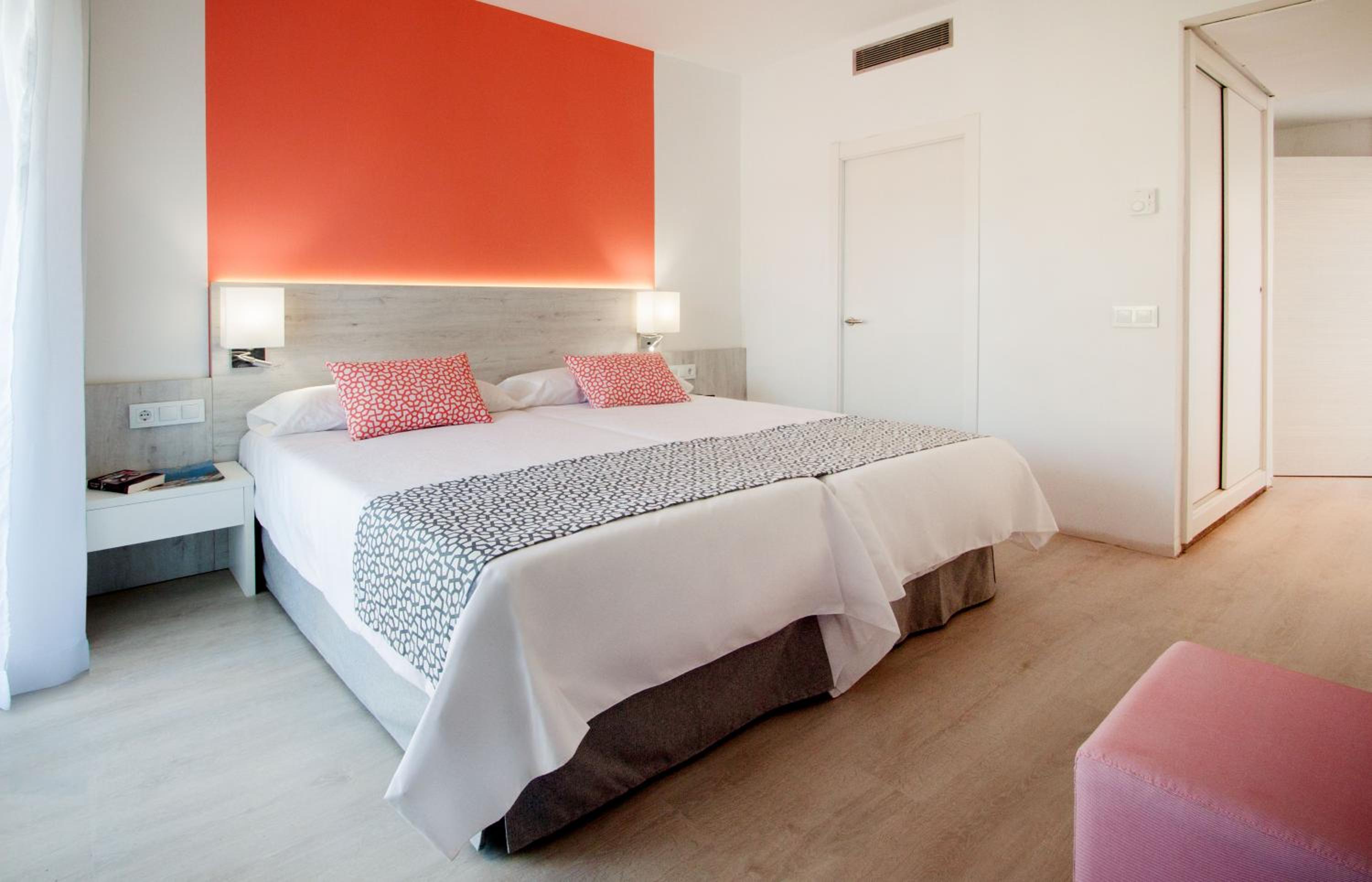 Habitación Familiar con Balcón (3 adultos + 1 niño)