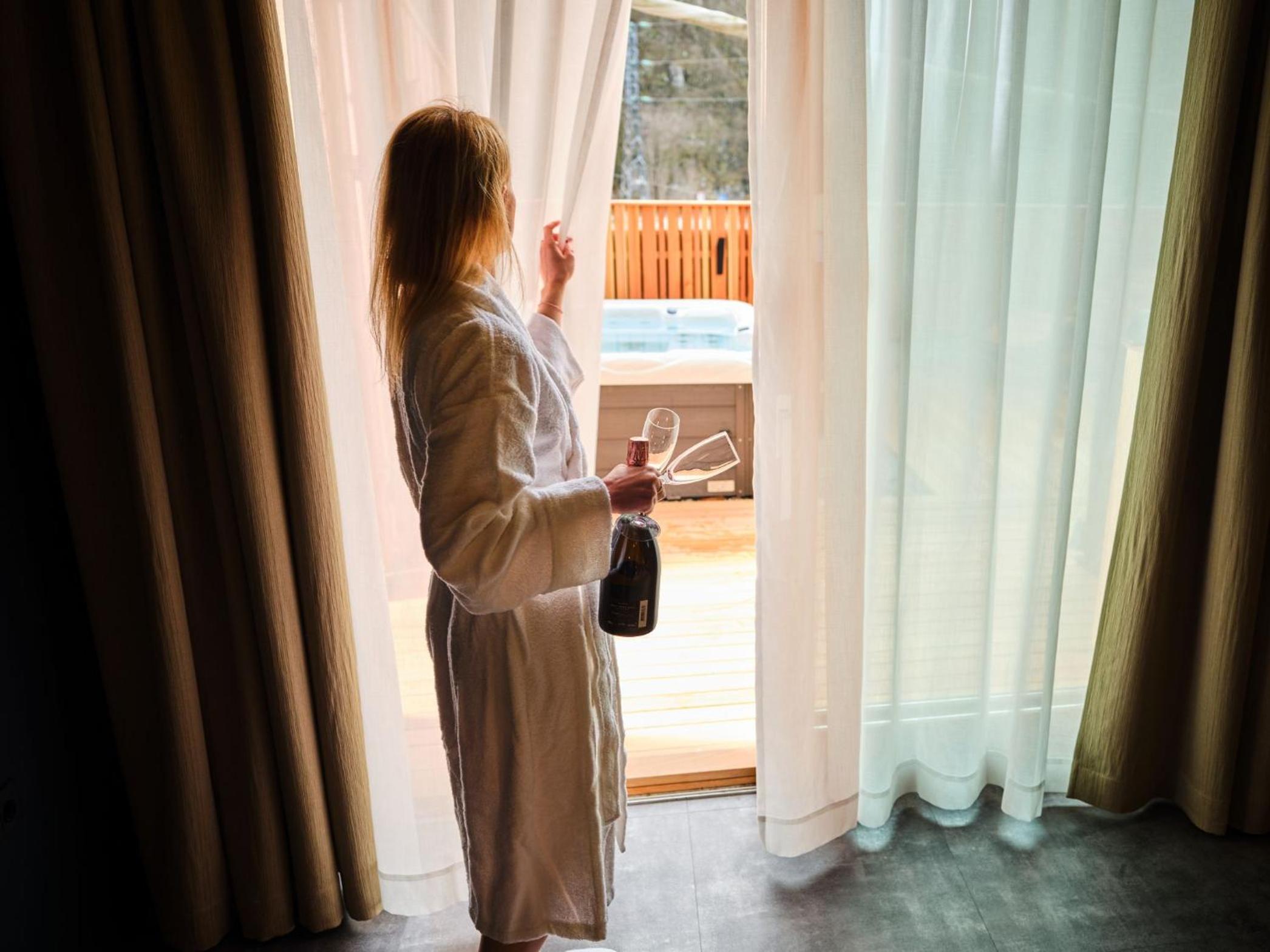 Double Room with Terrace, Sauna and Jacuzzi photo 1