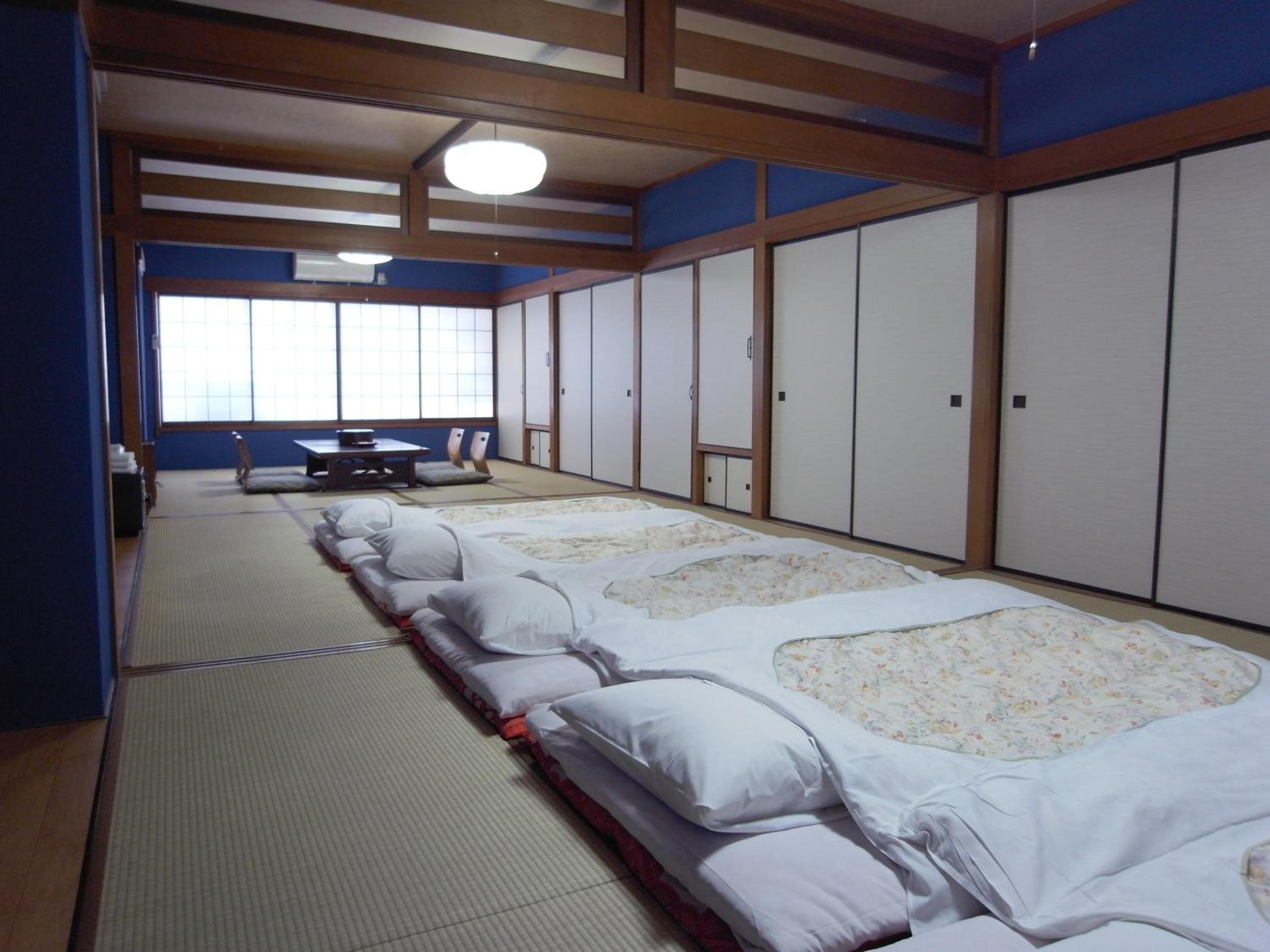 Japanese Style Family Room with Shared Bathroom photo 3