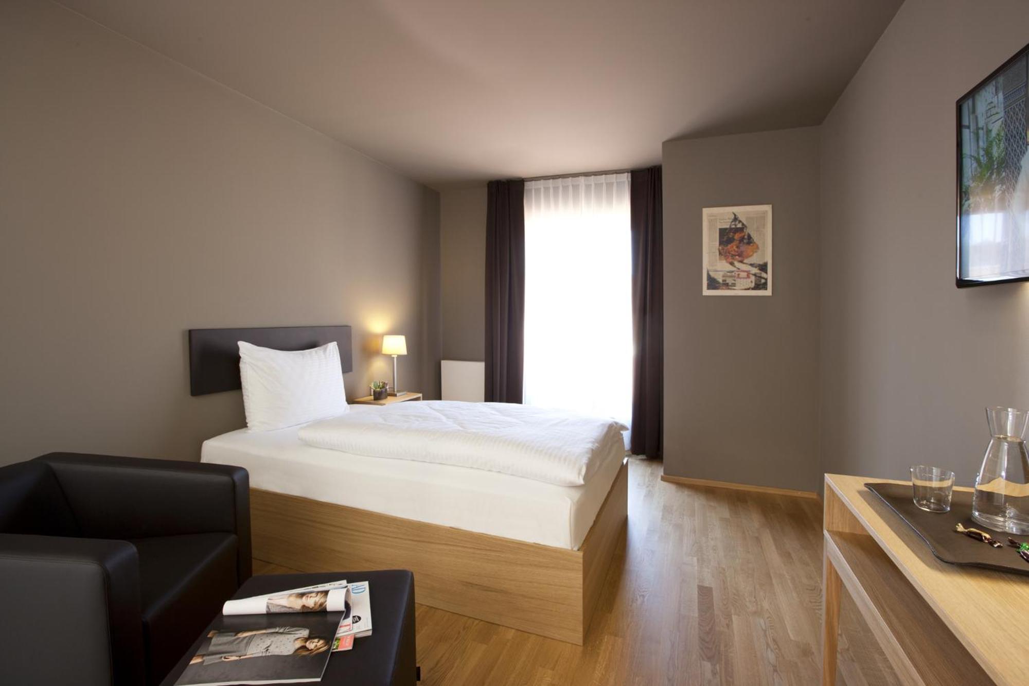 Budget Double Room photo 3