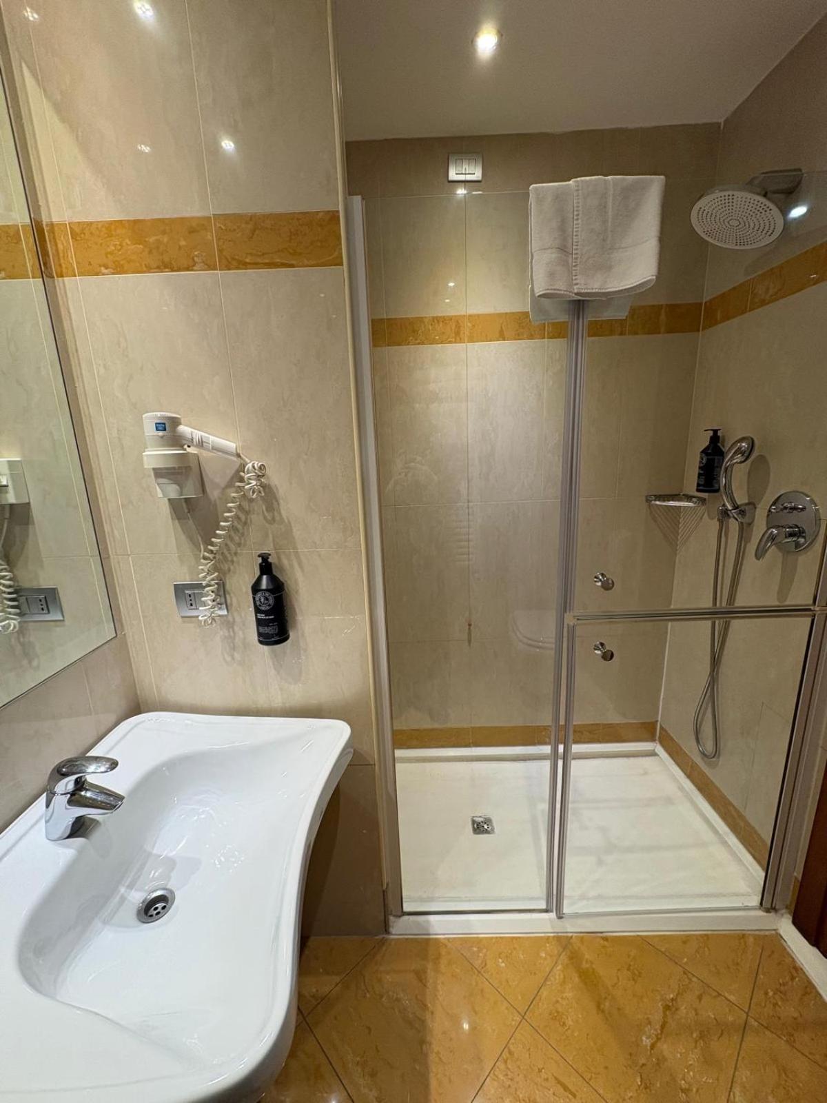 AS Hotell Monza, Bild 4