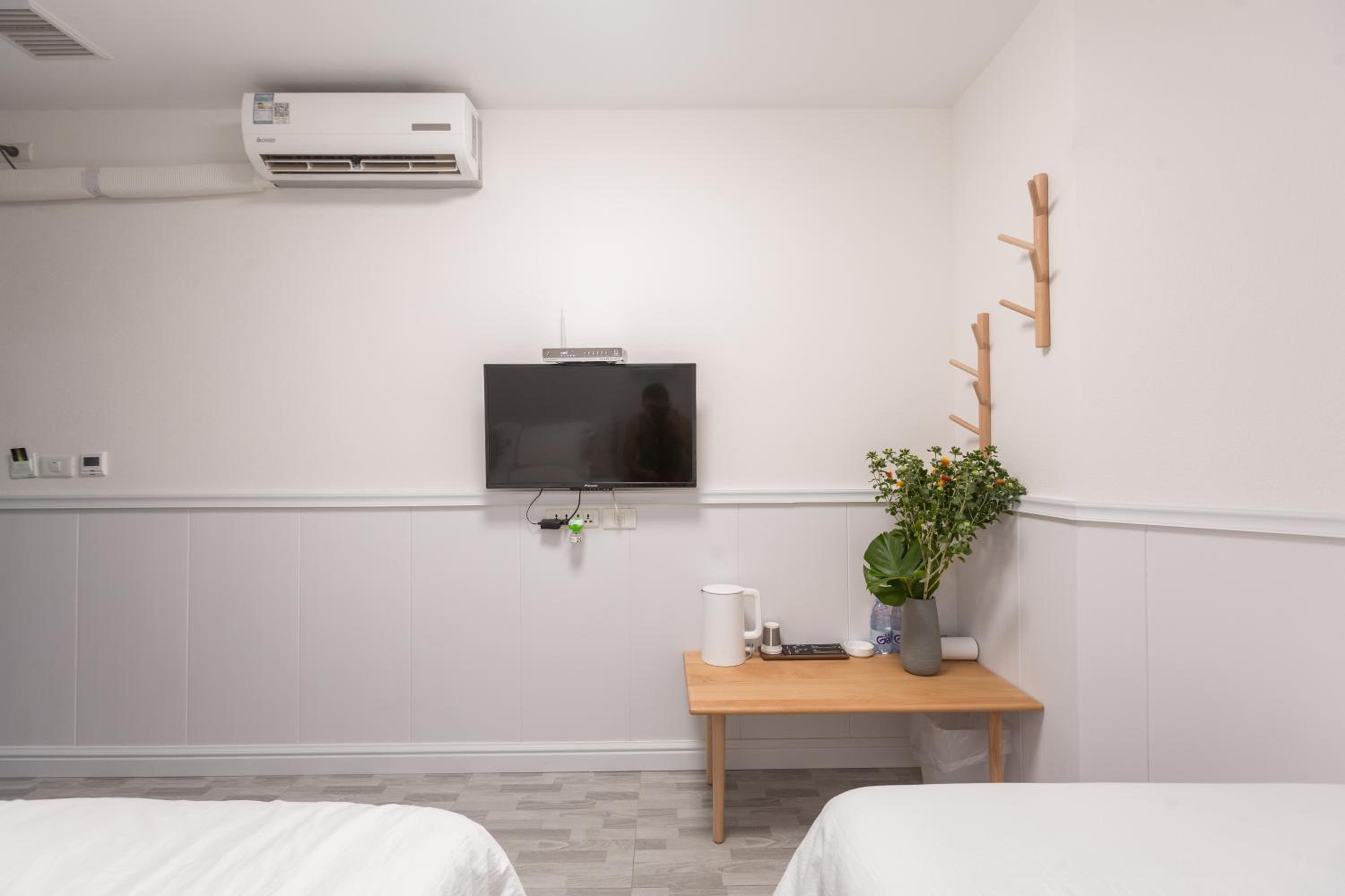 Female Dormitory Room photo 1
