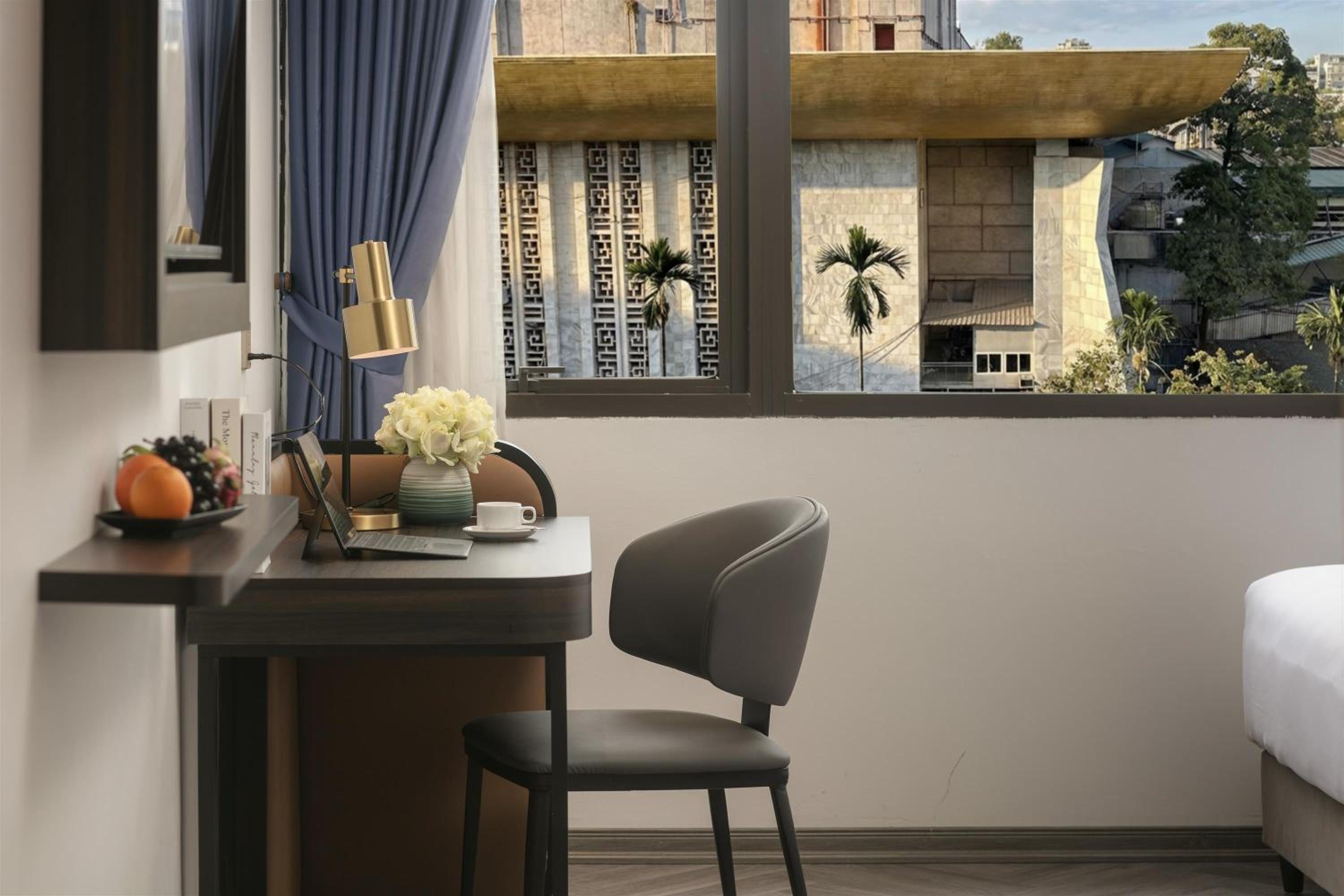 Suite Family Room with City View